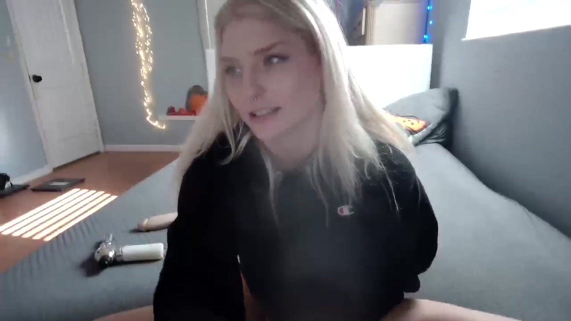 Gallery image thumbnail from DuckChan0's myfreecams stream on, 10/30/2024, 14:36 image 8 of 20