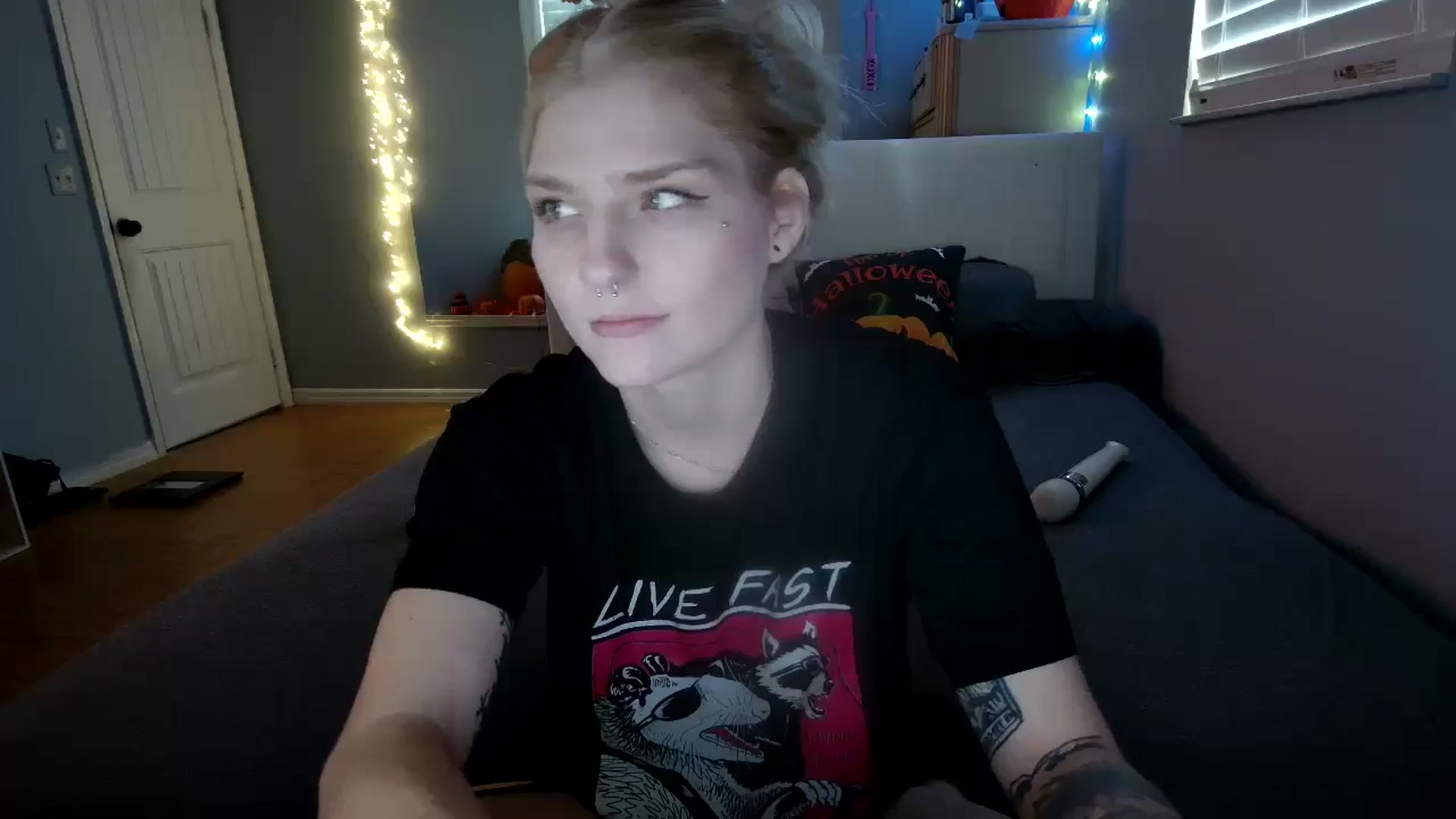 Gallery image thumbnail from DuckChan0's myfreecams stream on, 10/30/2024, 15:02 image 11 of 20