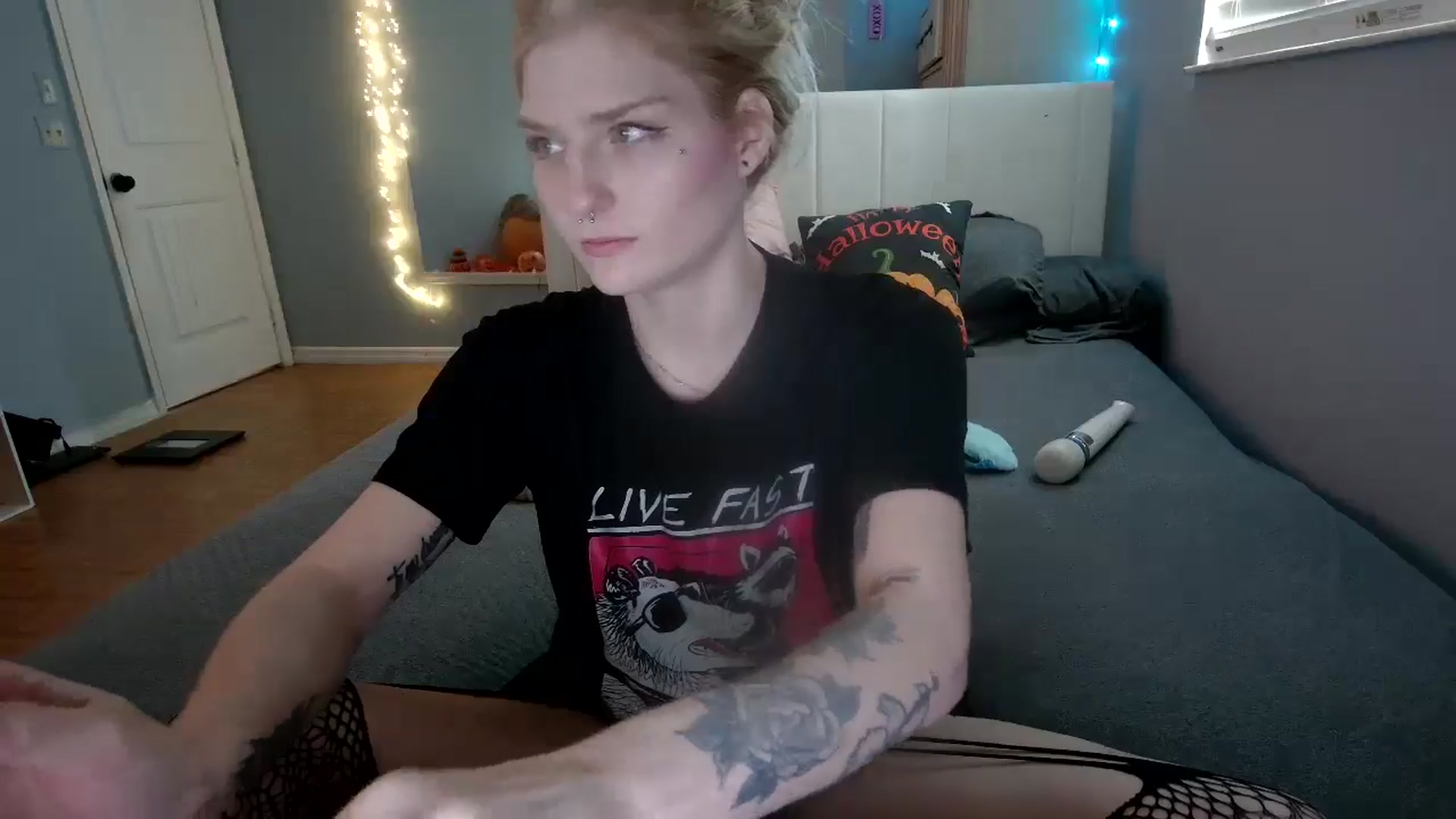 Gallery image thumbnail from DuckChan0's myfreecams stream on, 10/30/2024, 15:02 image 15 of 20