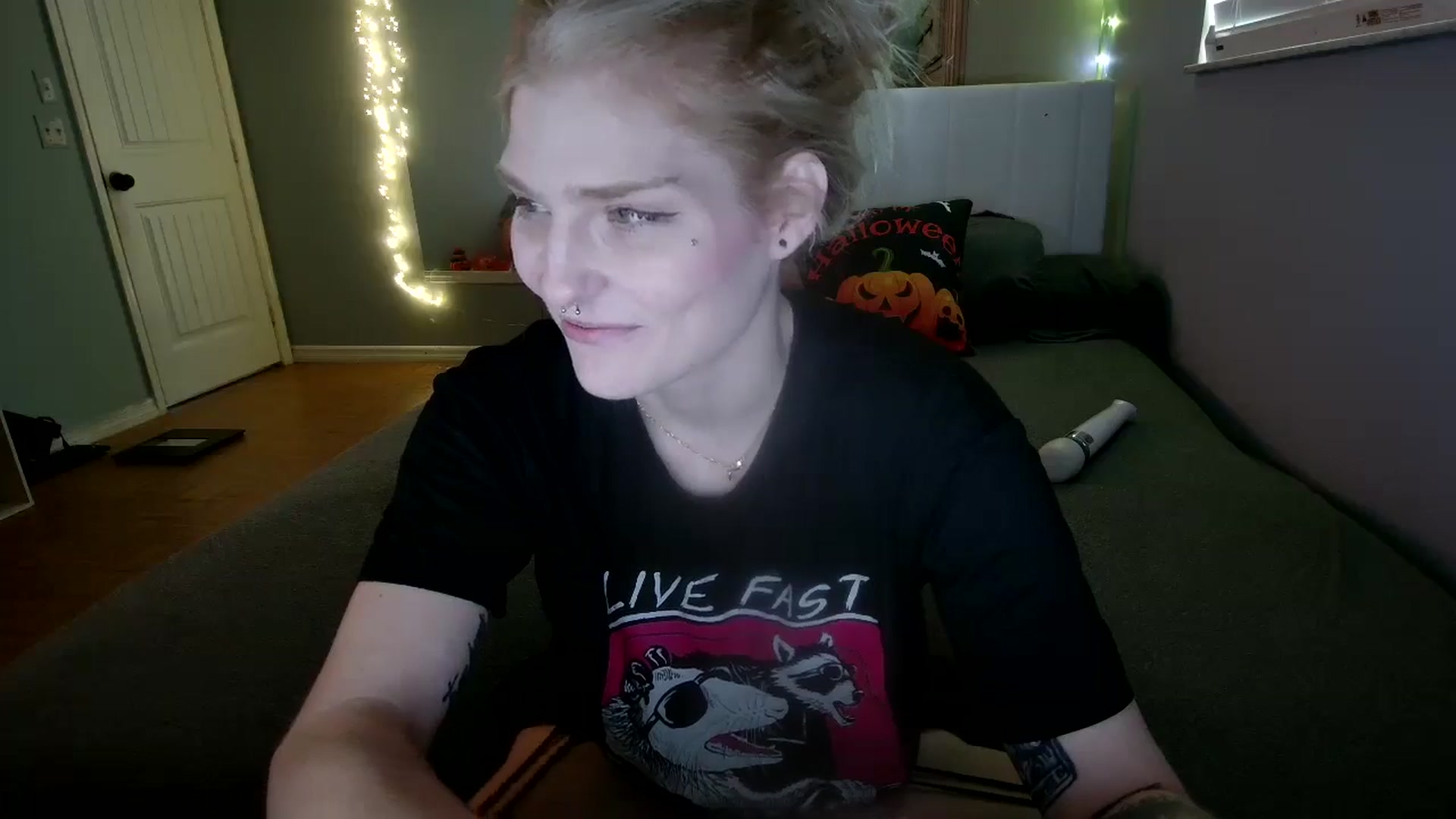 Gallery image thumbnail from DuckChan0's myfreecams stream on, 10/30/2024, 15:02 image 12 of 20