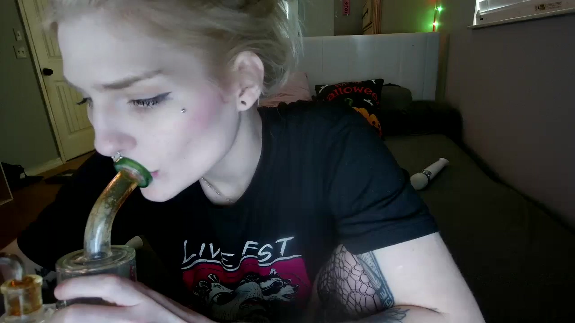 Gallery image thumbnail from DuckChan0's myfreecams stream on, 10/30/2024, 15:02 image 17 of 20