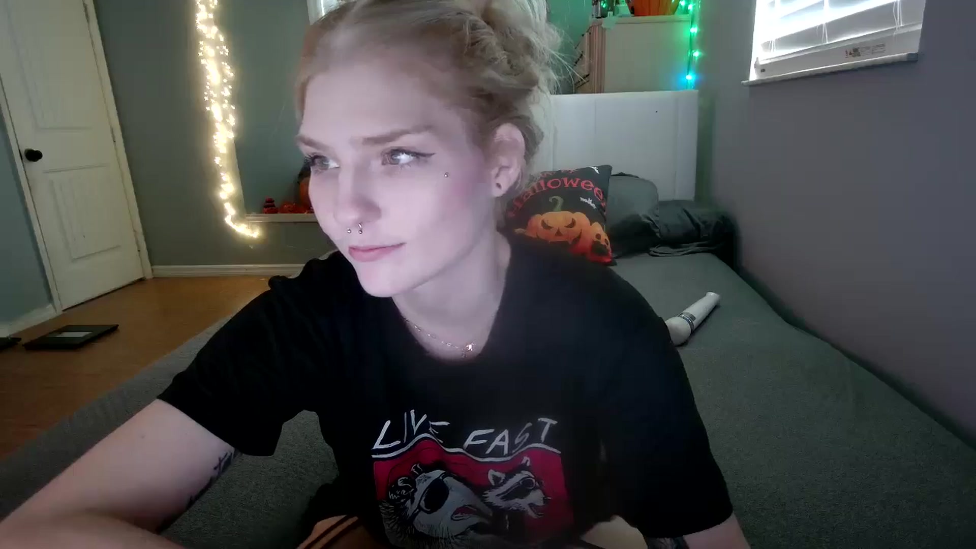 Gallery image thumbnail from DuckChan0's myfreecams stream on, 10/30/2024, 15:02 image 9 of 20