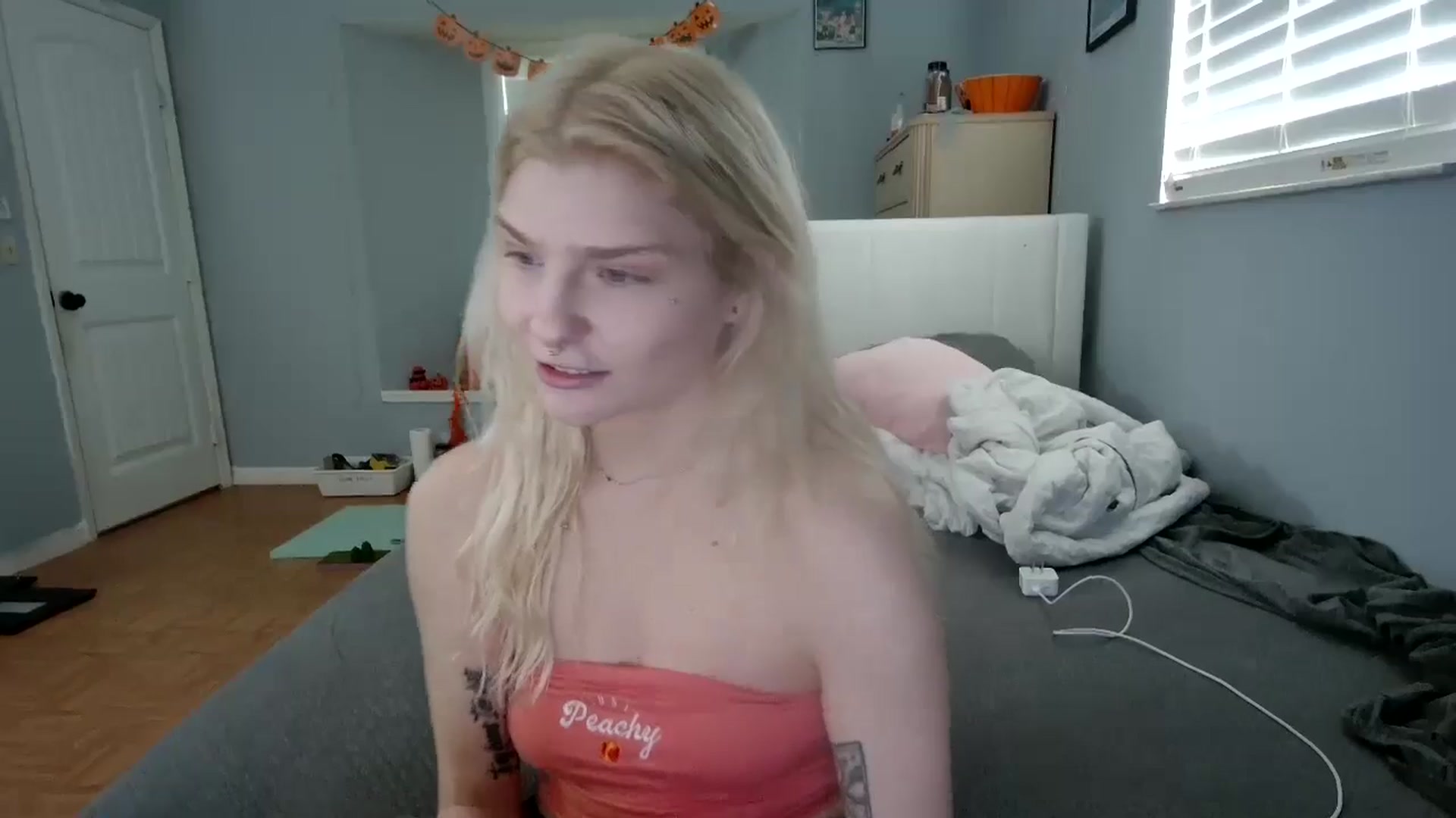 Gallery image thumbnail from DuckChan0's myfreecams stream on, 10/31/2024, 13:35 image 19 of 20