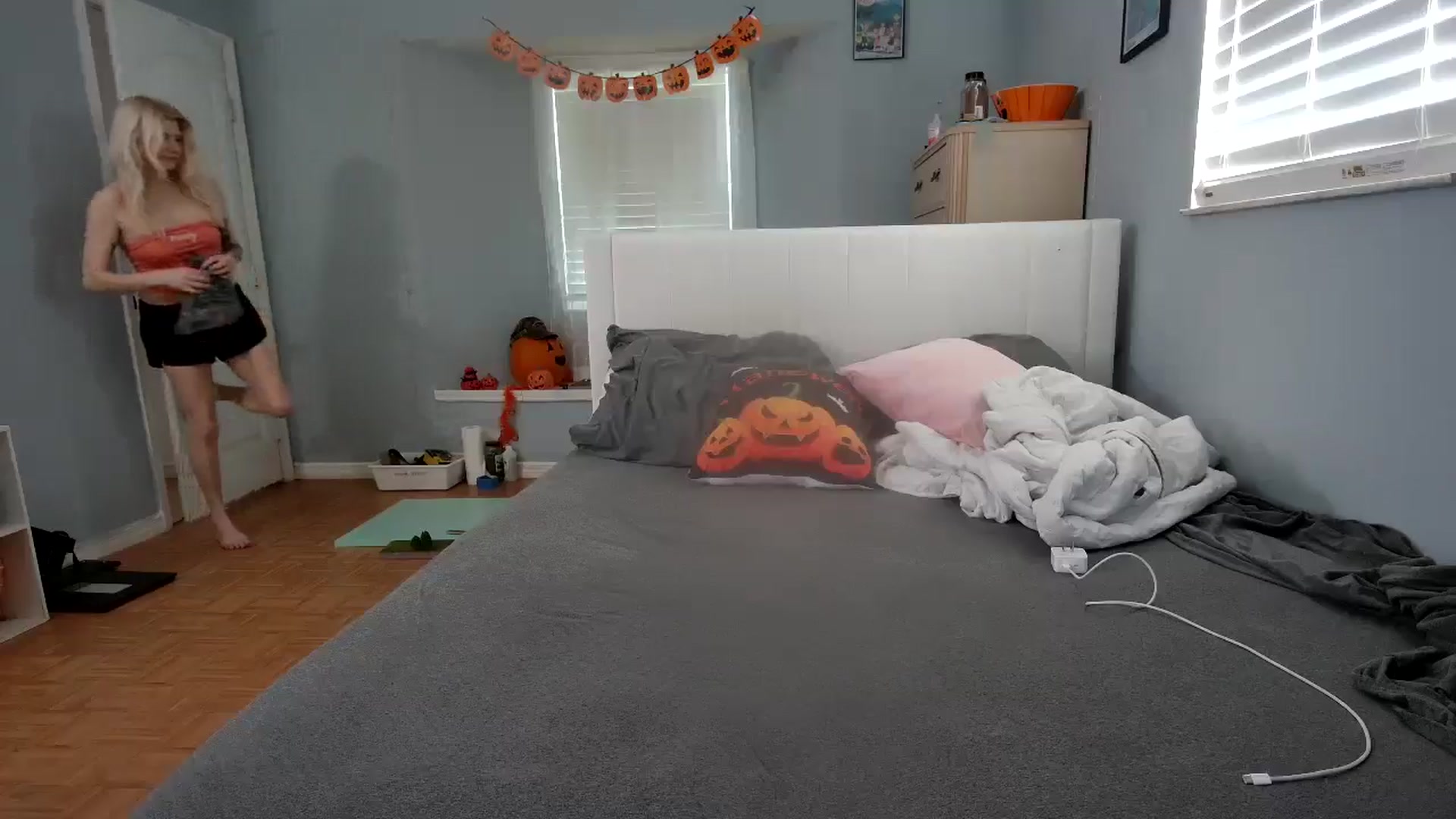 Gallery image thumbnail from DuckChan0's myfreecams stream on, 10/31/2024, 13:35 image 17 of 20
