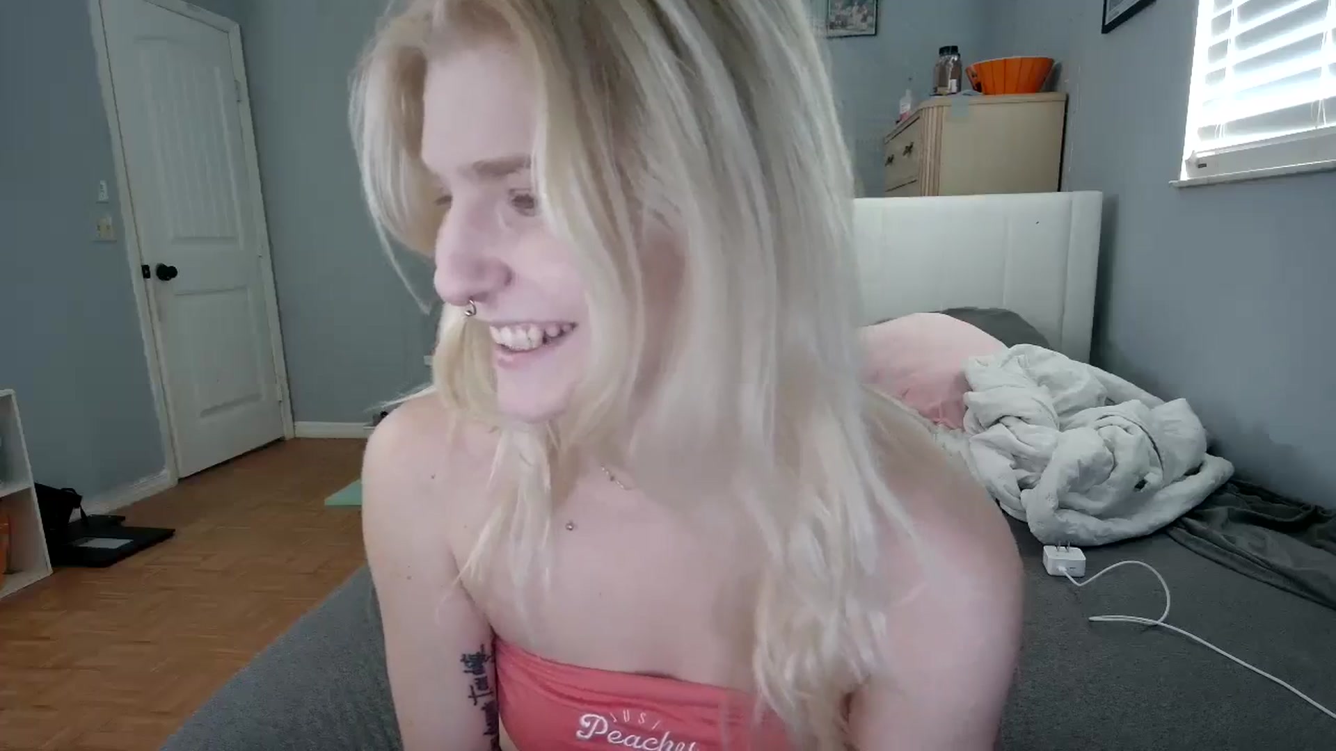 Gallery image thumbnail from DuckChan0's myfreecams stream on, 10/31/2024, 13:35 image 15 of 20