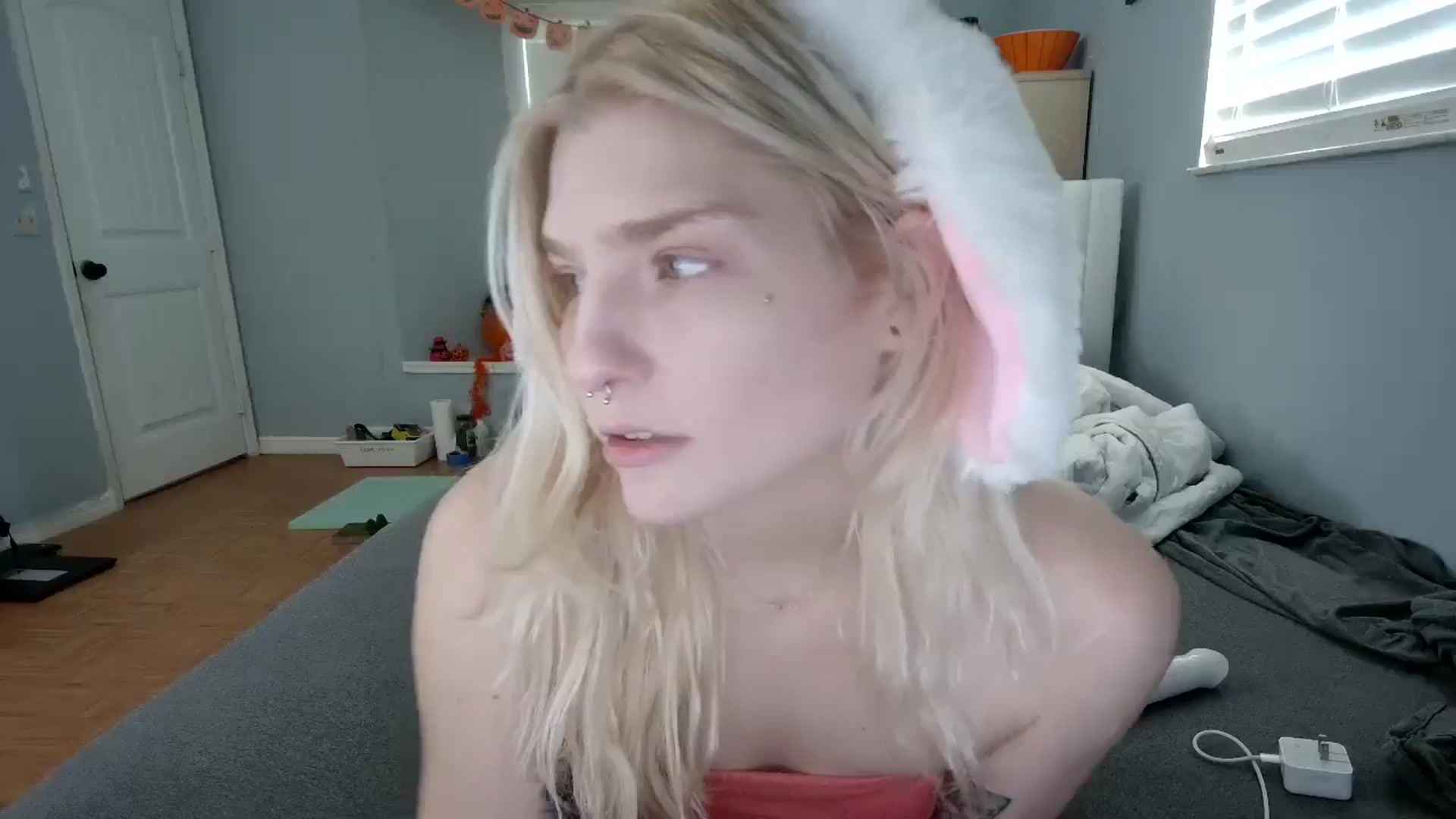 Gallery image thumbnail from DuckChan0's myfreecams stream on, 10/31/2024, 14:13 image 17 of 20