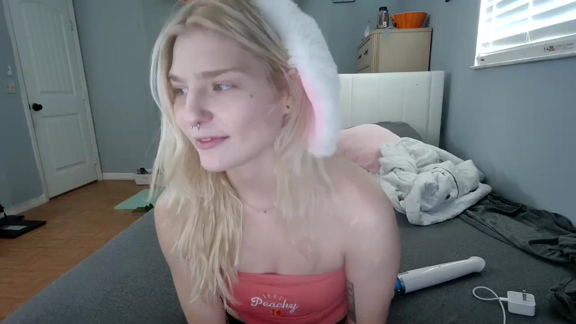 Gallery image thumbnail from DuckChan0's myfreecams stream on, 10/31/2024, 14:13 image 14 of 20