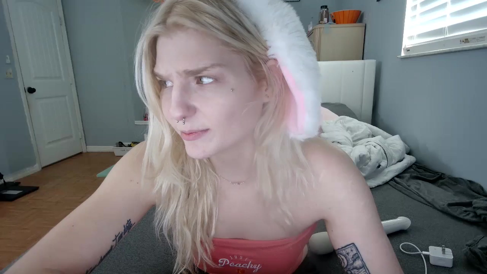 Gallery image thumbnail from DuckChan0's myfreecams stream on, 10/31/2024, 14:13 image 15 of 20