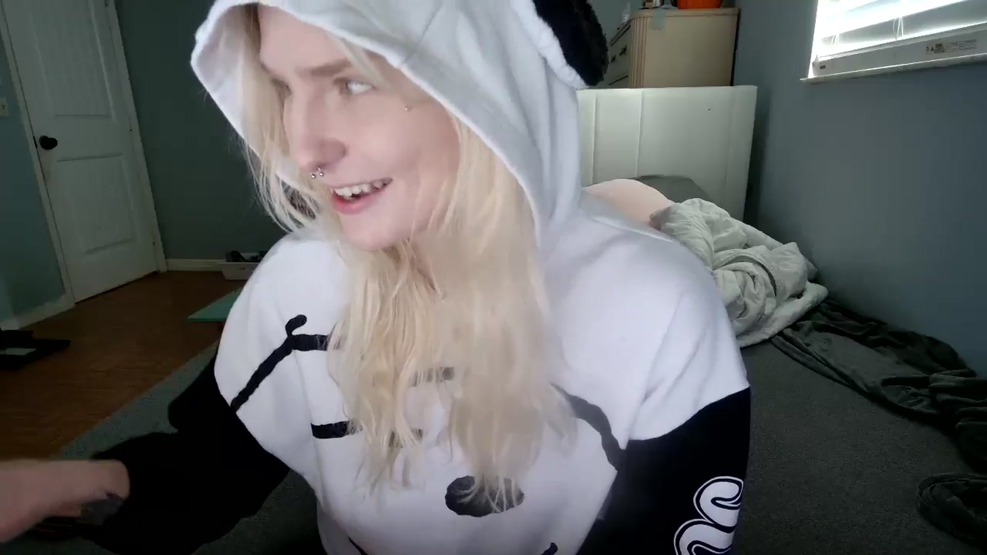 Gallery image thumbnail from DuckChan0's myfreecams stream on, 10/31/2024, 15:49 image 11 of 20