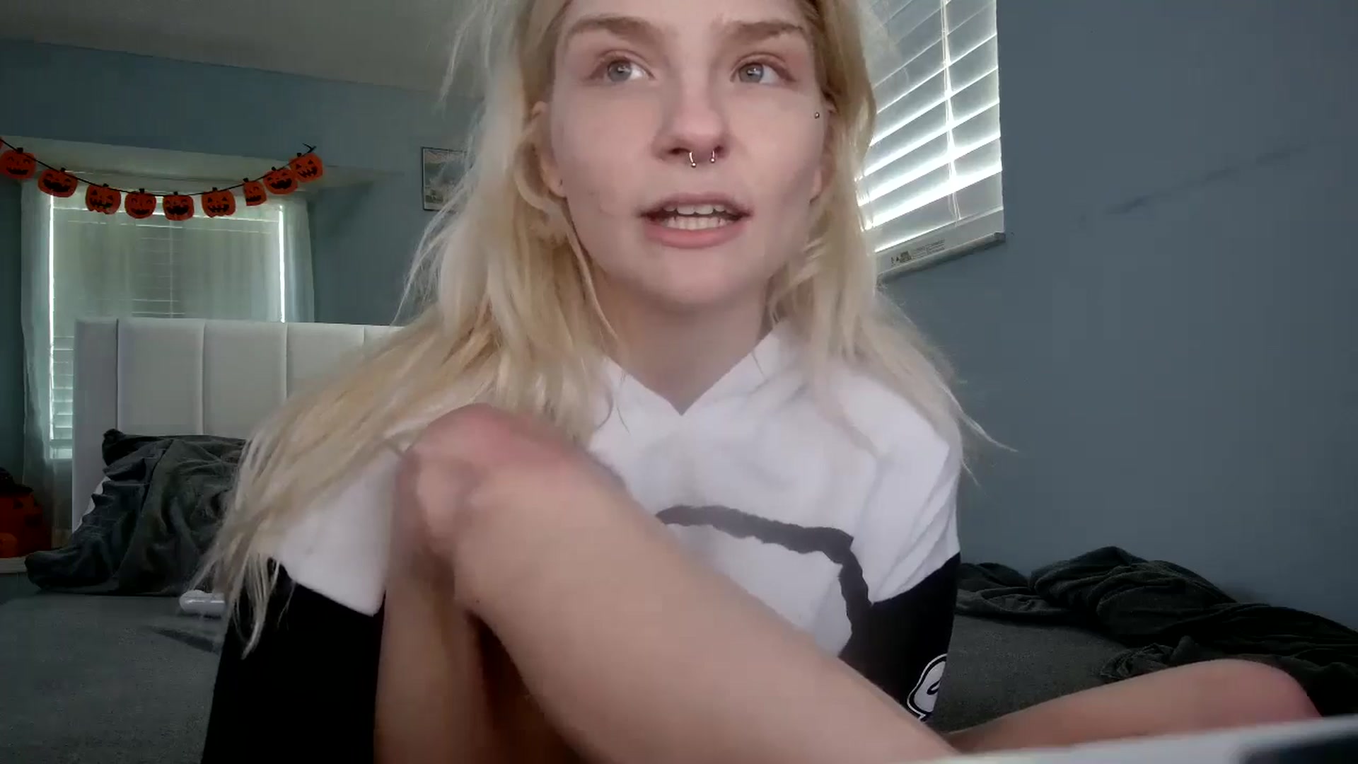 Gallery image thumbnail from DuckChan0's myfreecams stream on, 10/31/2024, 15:49 image 13 of 20