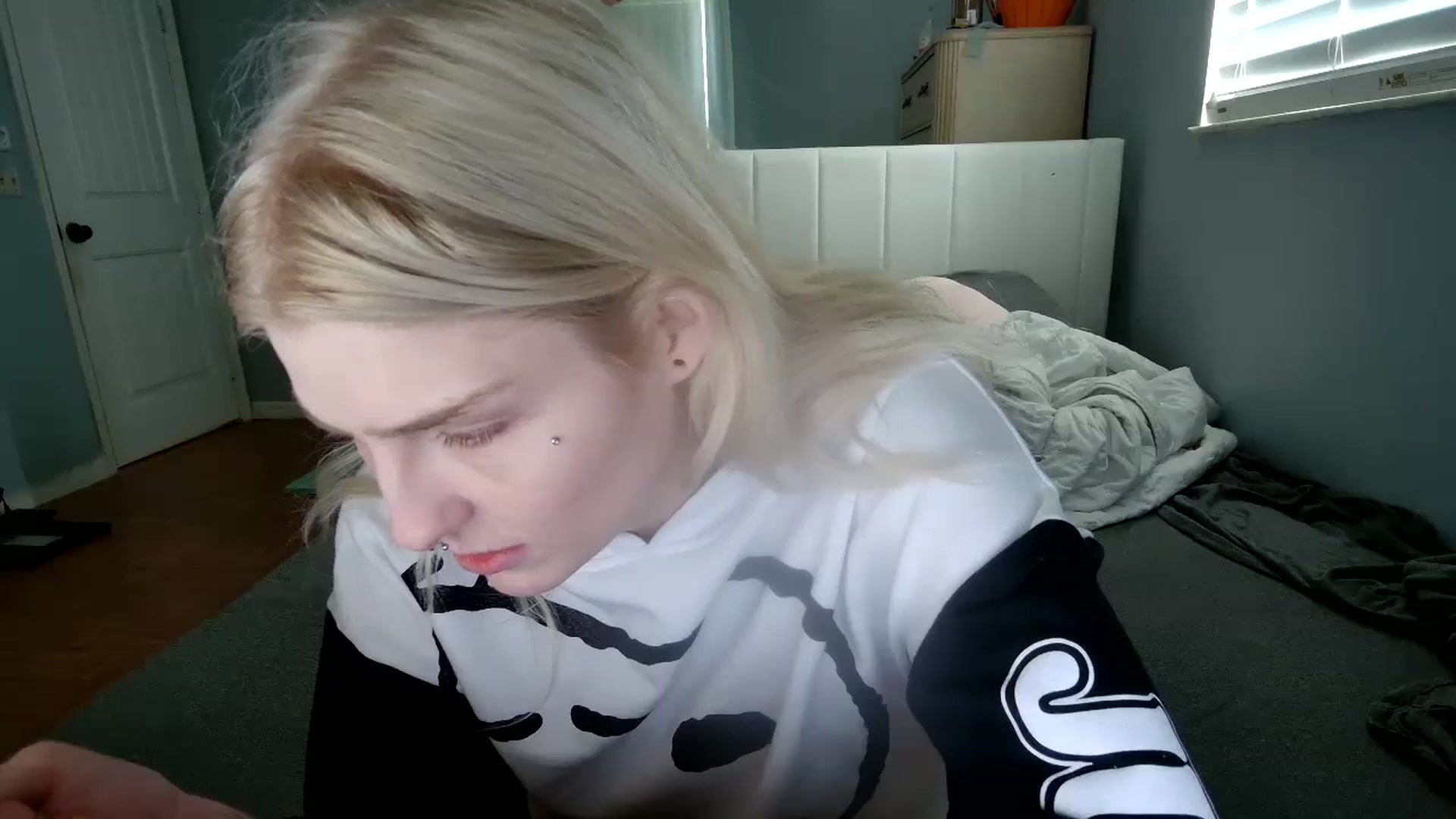Gallery image thumbnail from DuckChan0's myfreecams stream on, 10/31/2024, 15:49 image 7 of 20
