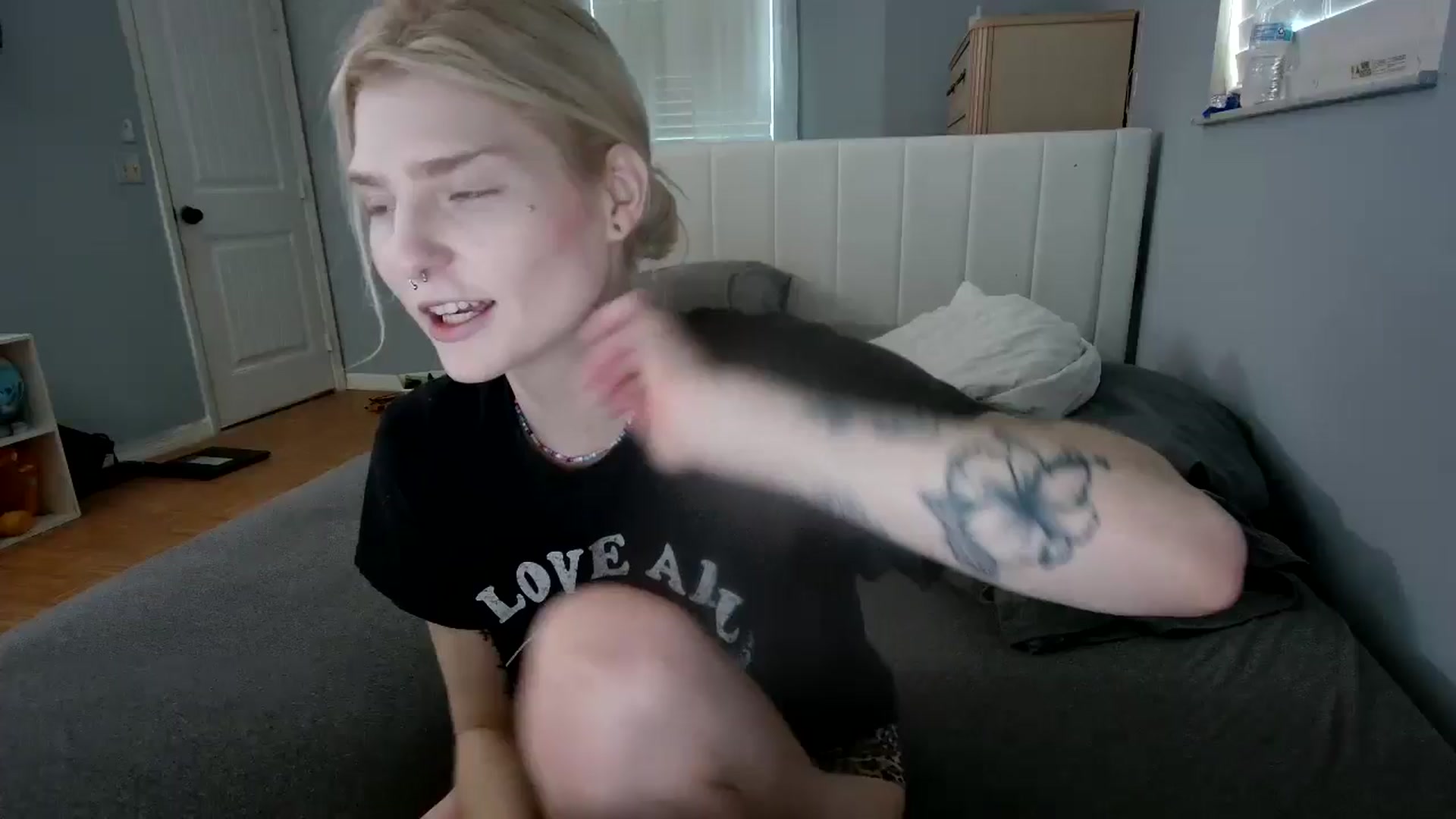 Gallery image thumbnail from DuckChan0's myfreecams stream on, 11/06/2024, 14:34 image 3 of 20