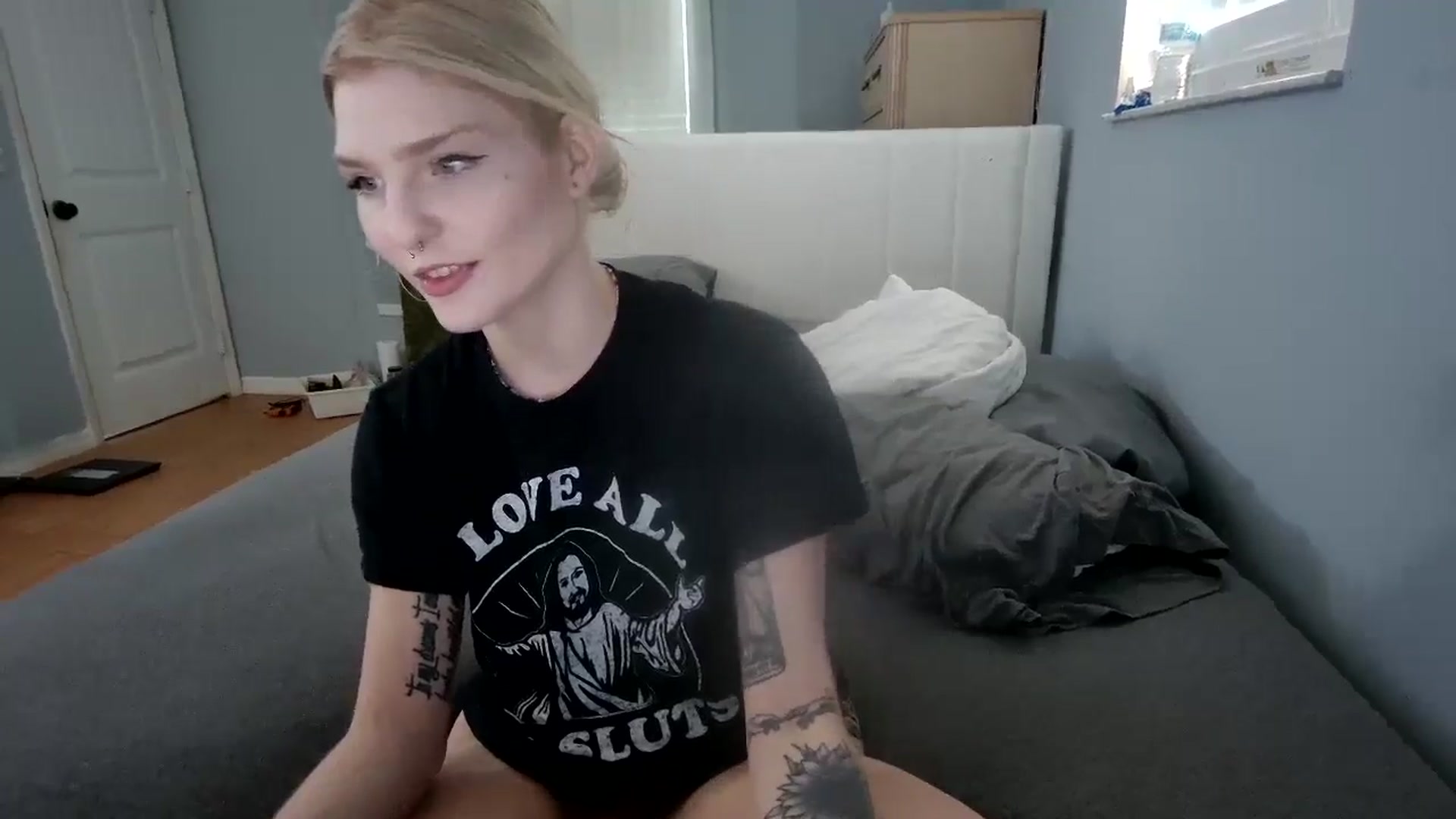 Gallery image thumbnail from DuckChan0's myfreecams stream on, 11/06/2024, 14:34 image 13 of 20