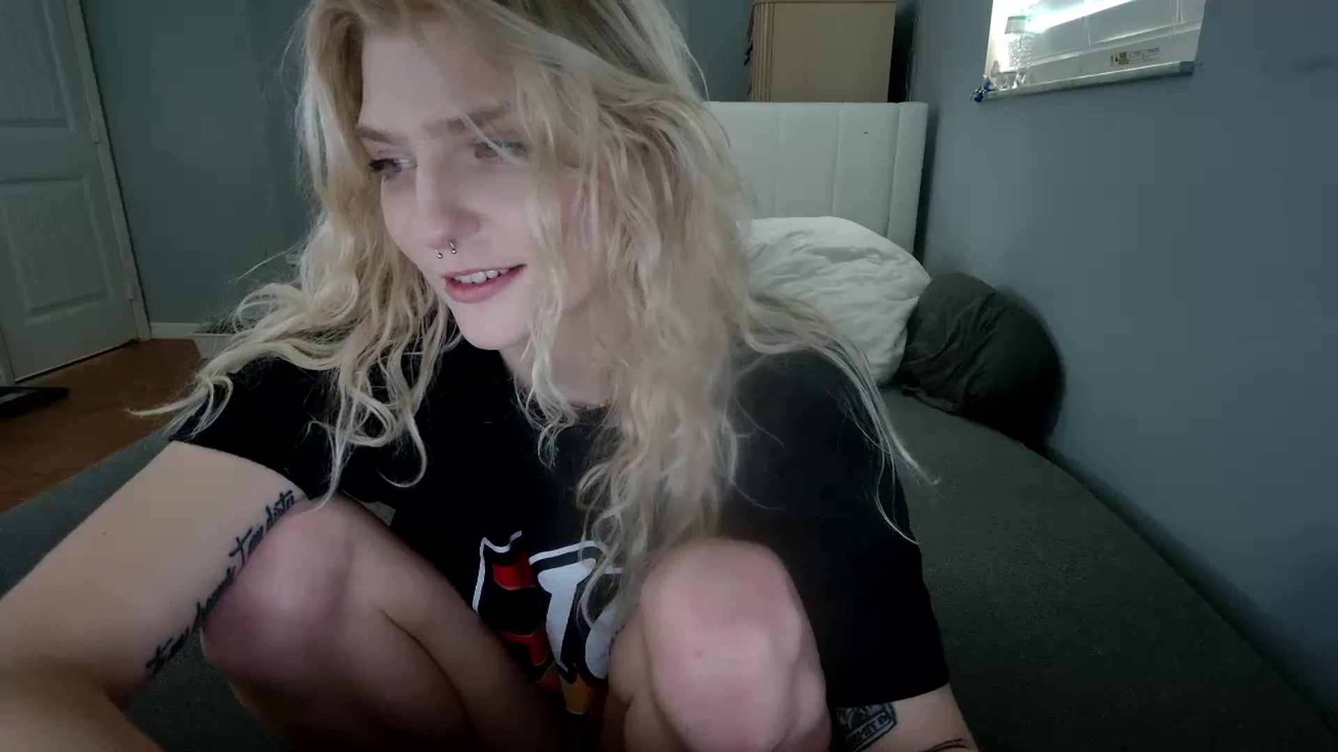 Gallery image thumbnail from DuckChan0's myfreecams stream on, 11/08/2024, 15:45 image 14 of 20