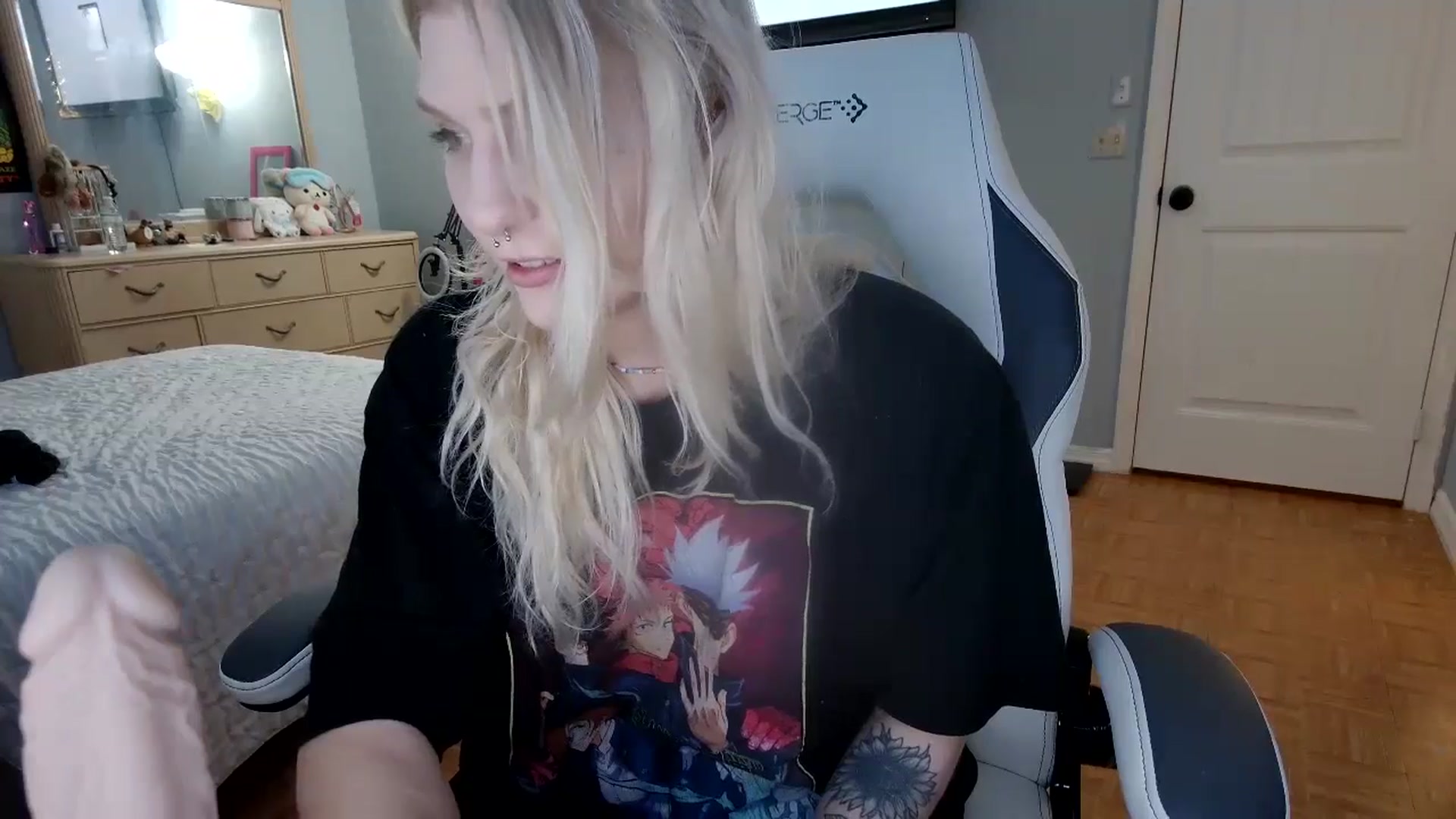 Gallery image thumbnail from DuckChan0's myfreecams stream on, 11/10/2024, 22:44 image 15 of 20
