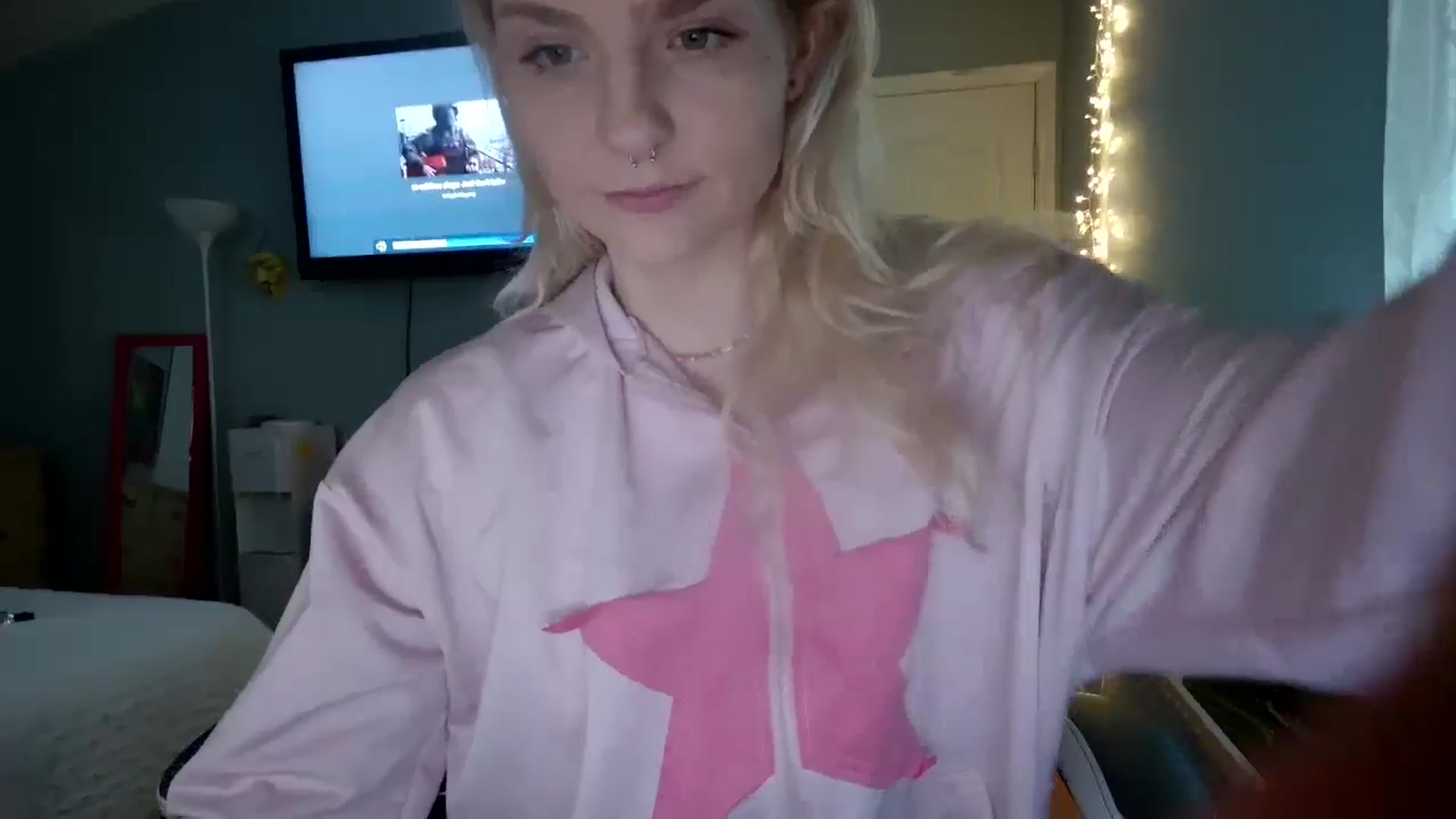 Gallery image thumbnail from DuckChan0's myfreecams stream on, 11/12/2024, 15:33 image 15 of 20