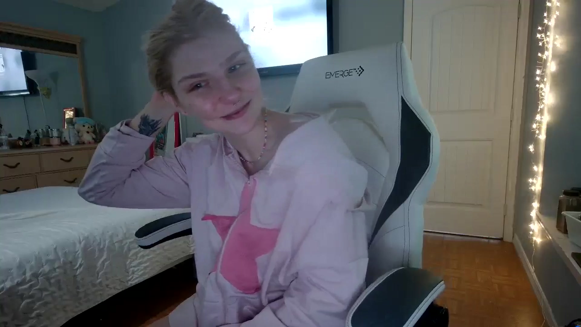Gallery image thumbnail from DuckChan0's myfreecams stream on, 11/12/2024, 15:33 image 3 of 20