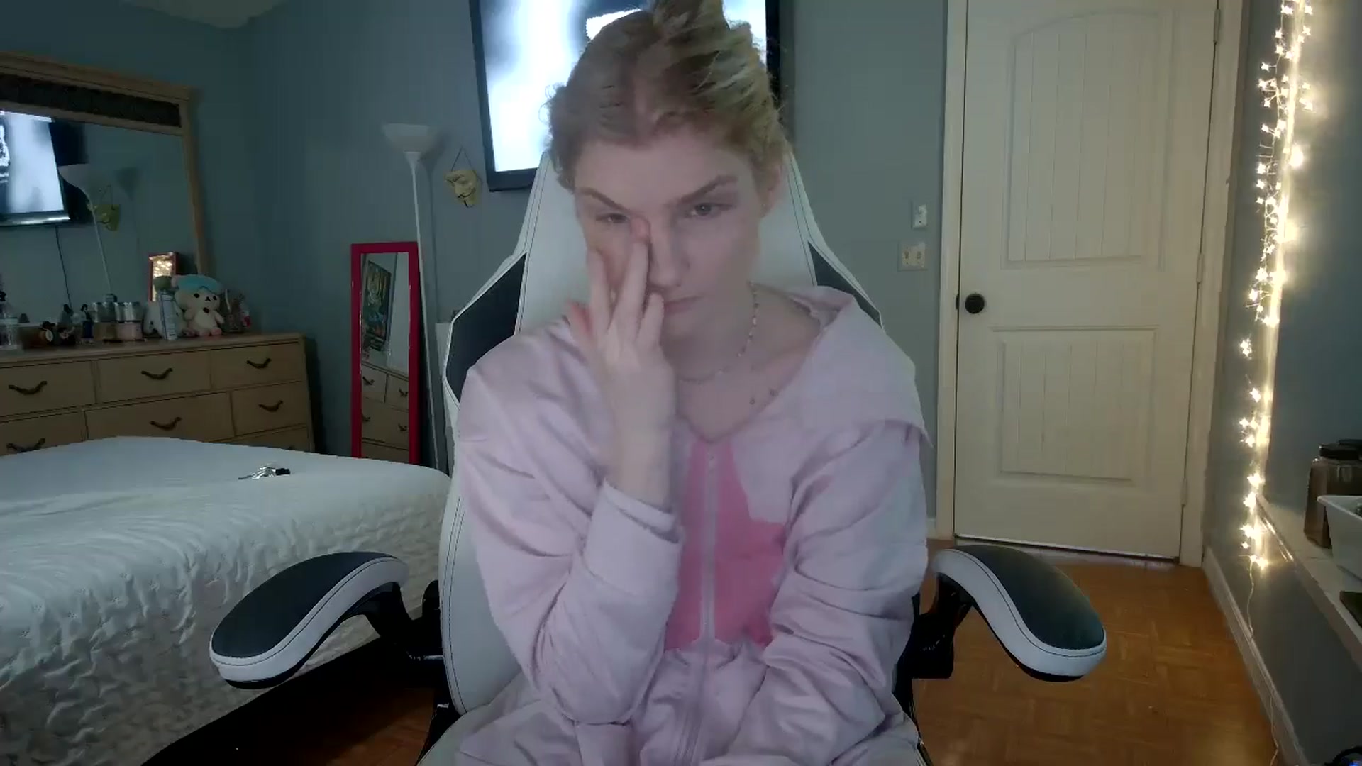 Gallery image thumbnail from DuckChan0's myfreecams stream on, 11/12/2024, 15:33 image 8 of 20