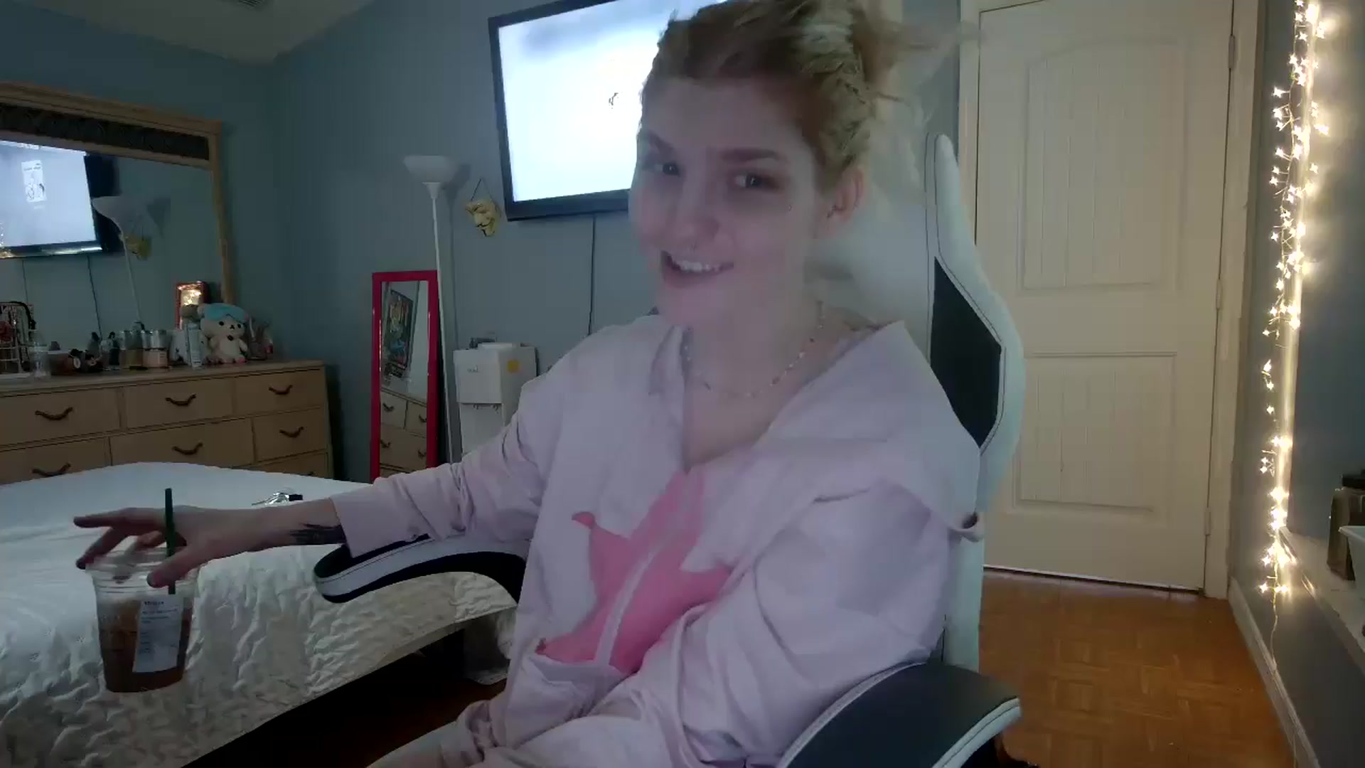 Gallery image thumbnail from DuckChan0's myfreecams stream on, 11/12/2024, 15:33 image 1 of 20