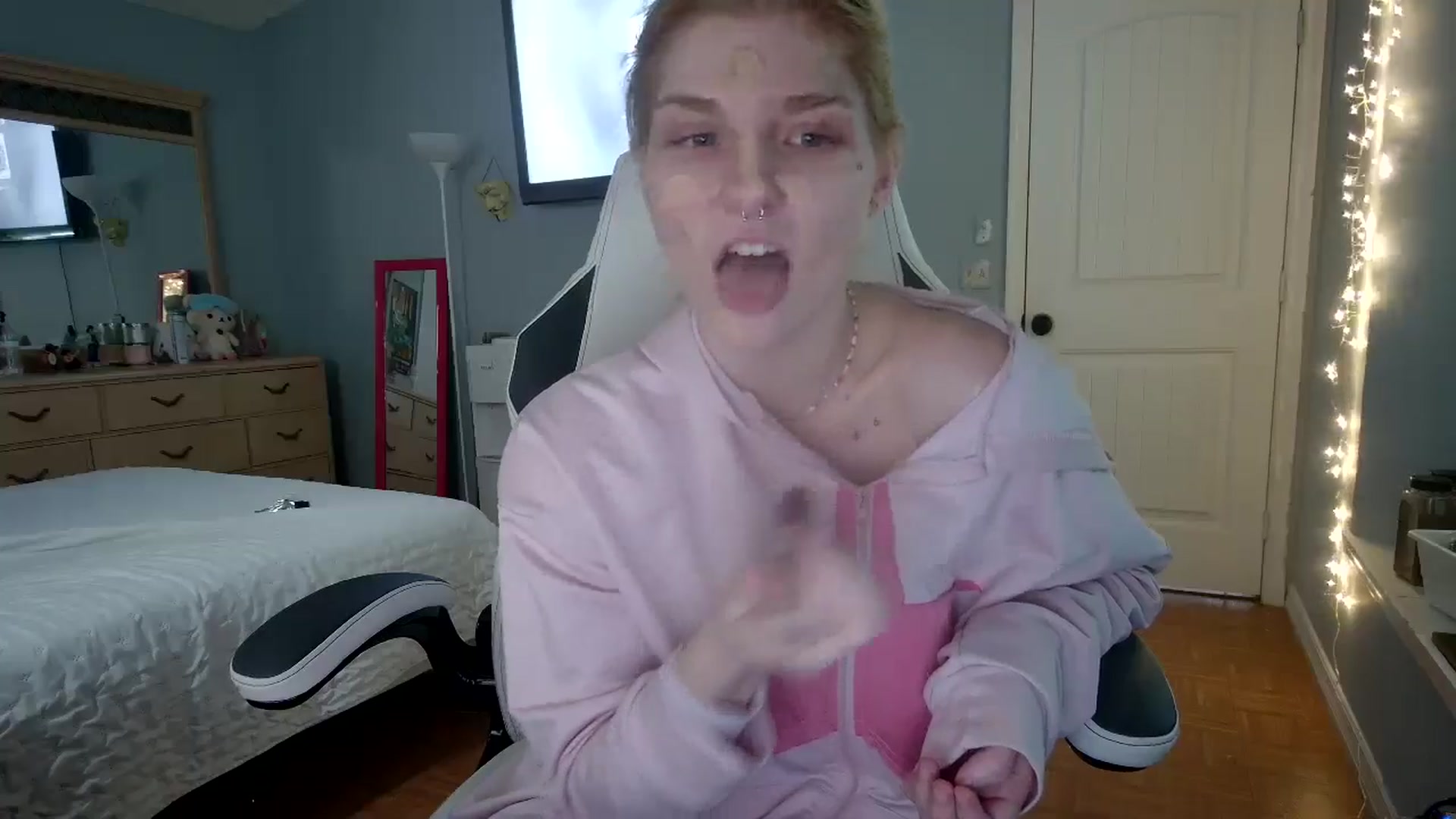 Gallery image thumbnail from DuckChan0's myfreecams stream on, 11/12/2024, 15:33 image 5 of 20