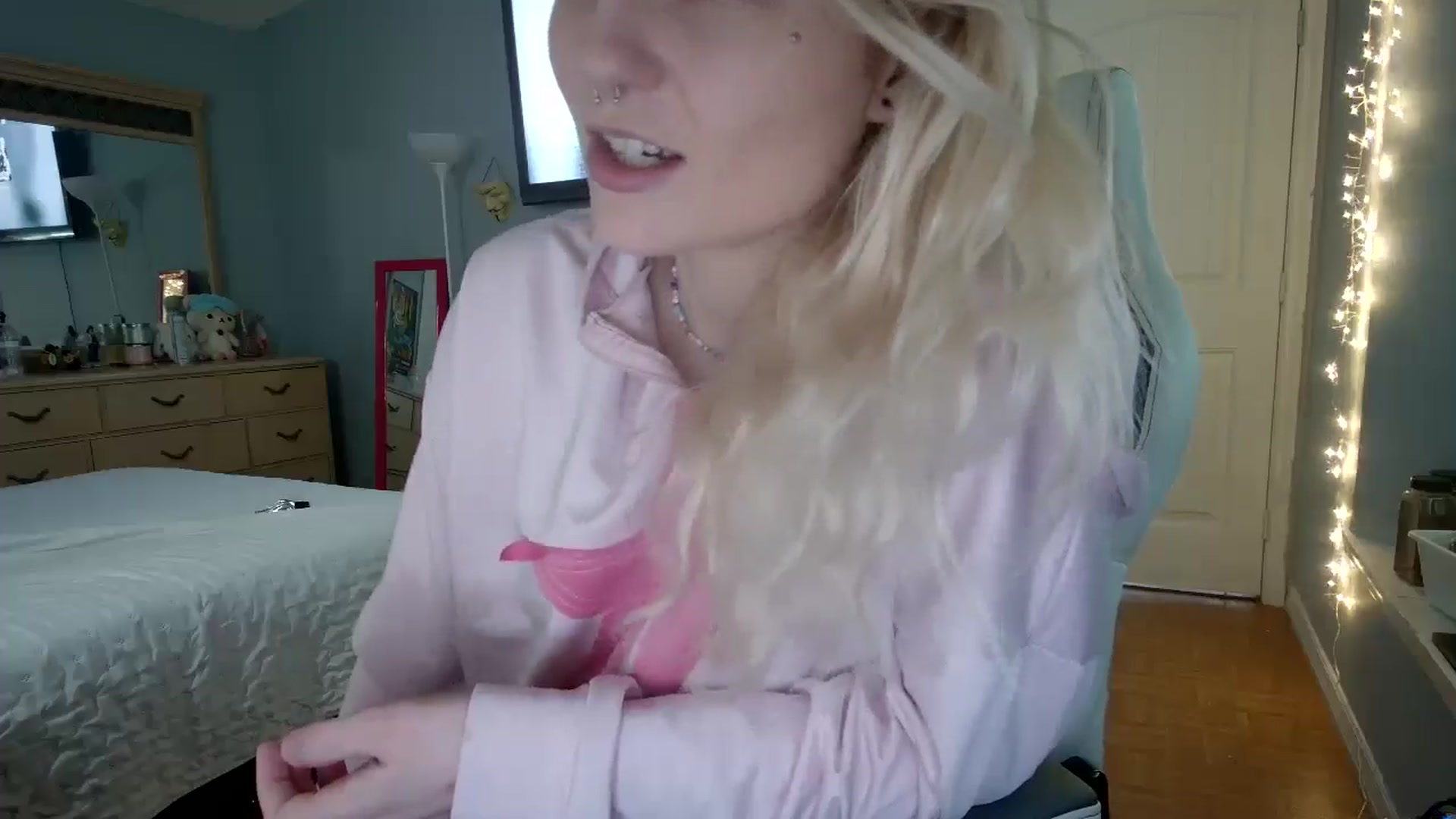 Gallery image thumbnail from DuckChan0's myfreecams stream on, 11/12/2024, 15:33 image 10 of 20