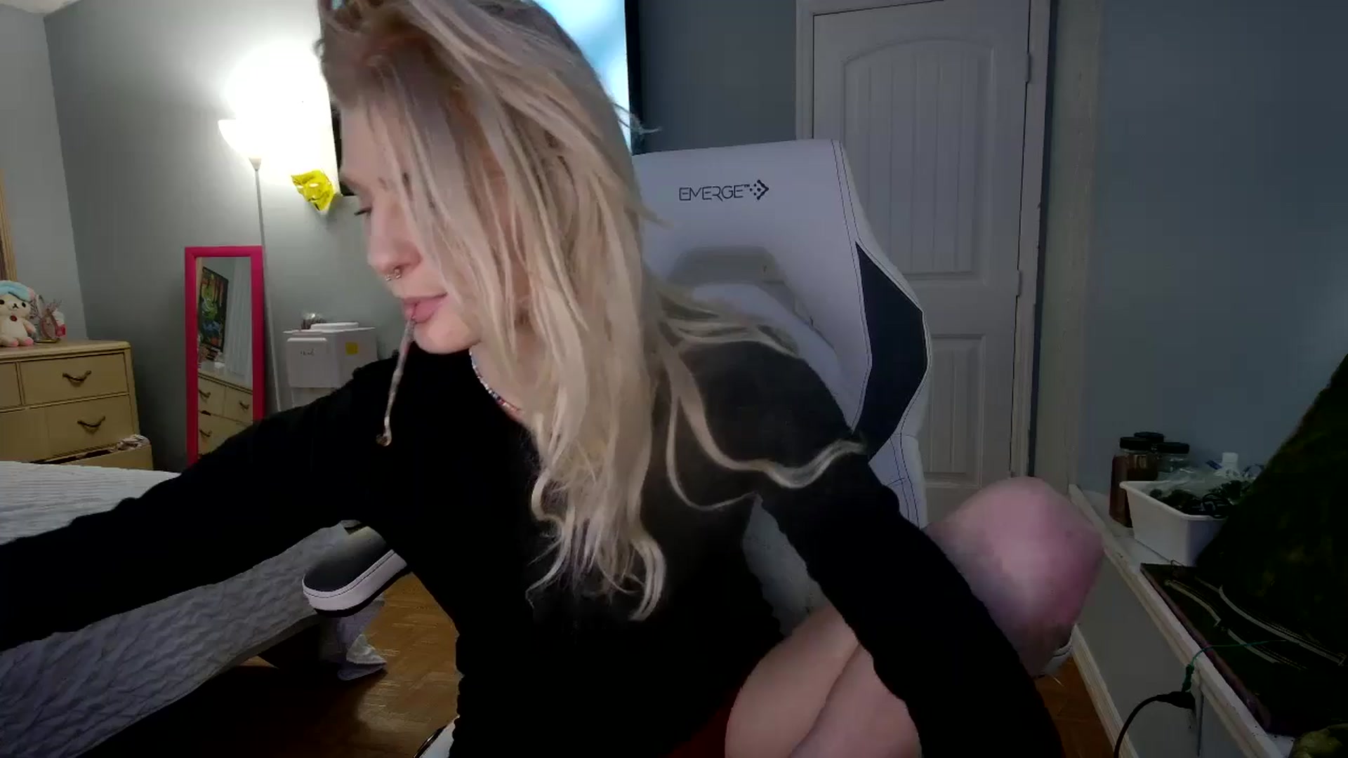 Gallery image thumbnail from DuckChan0's myfreecams stream on, 11/12/2024, 17:56 image 4 of 20