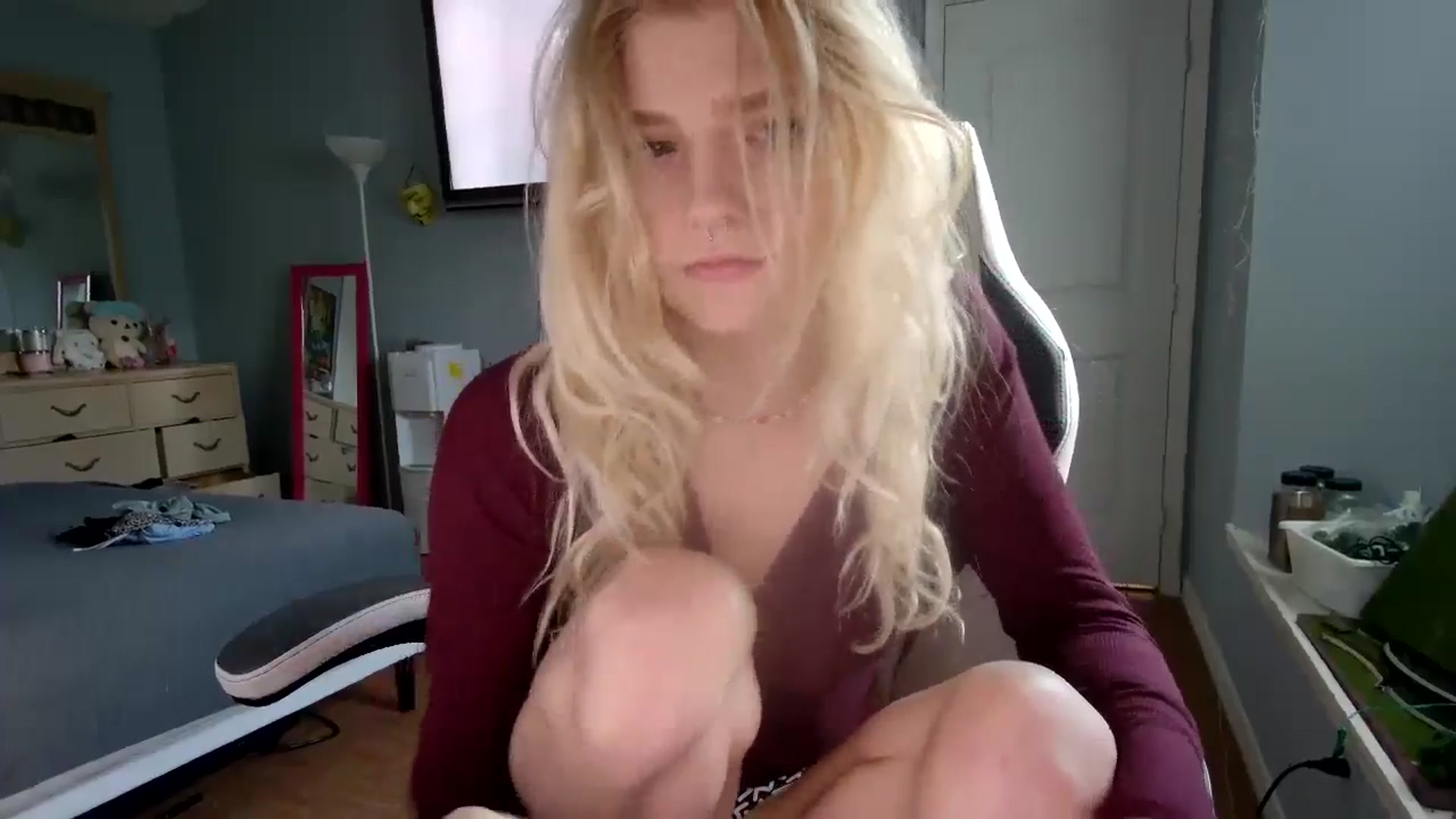 Gallery image thumbnail from DuckChan0's myfreecams stream on, 11/13/2024, 13:34 image 17 of 20