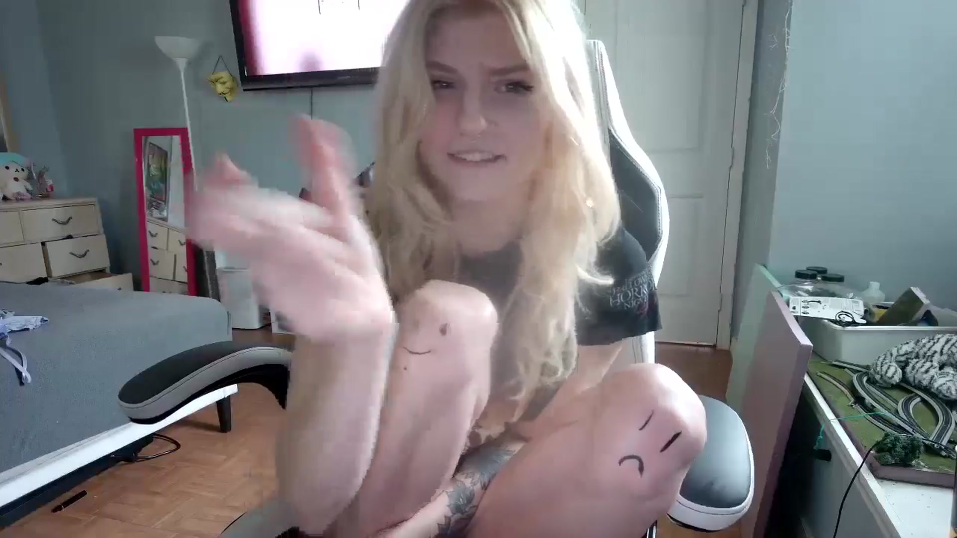 Gallery image thumbnail from DuckChan0's myfreecams stream on, 11/13/2024, 14:41 image 17 of 20