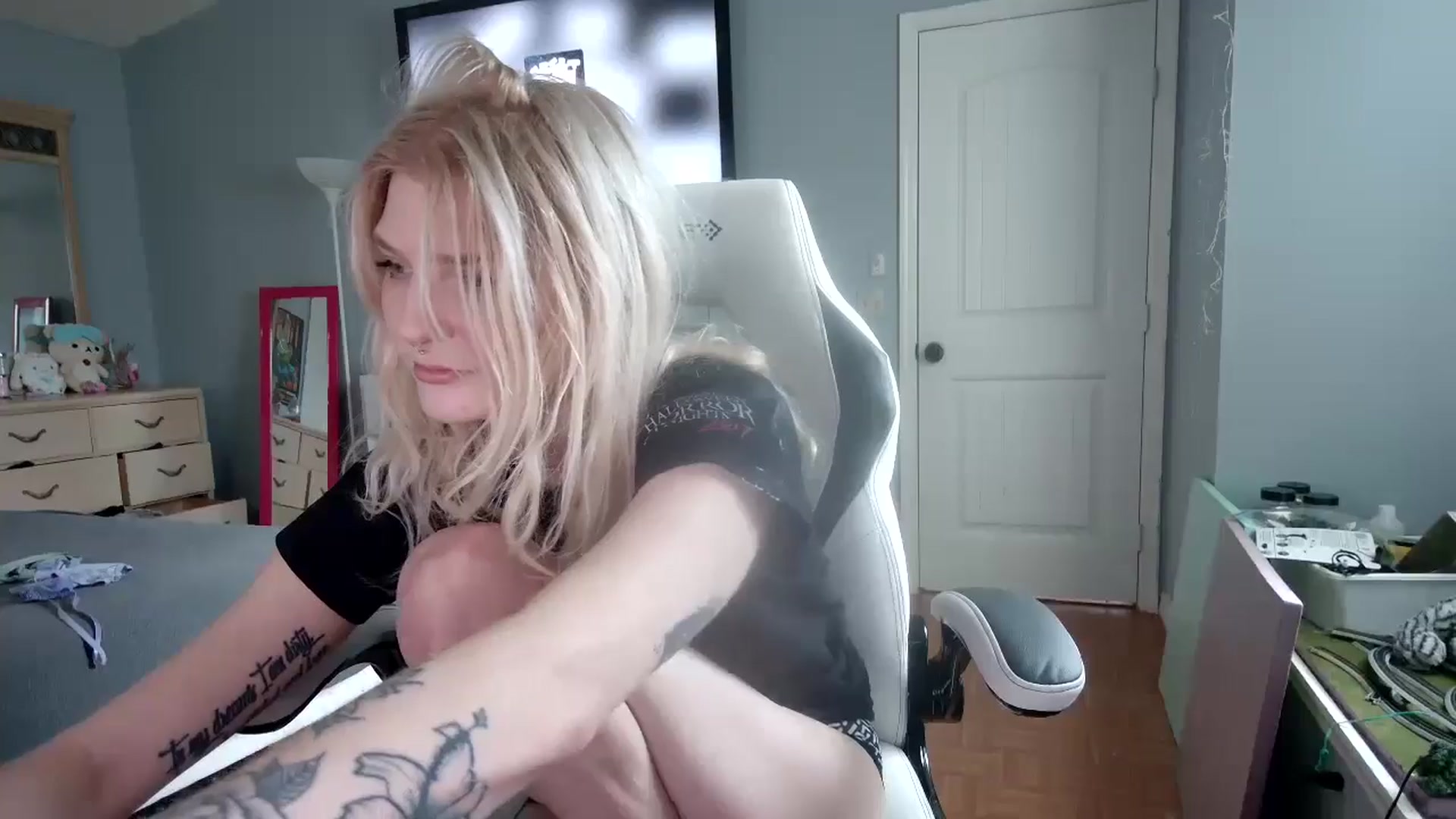 Gallery image thumbnail from DuckChan0's myfreecams stream on, 11/13/2024, 14:41 image 12 of 20