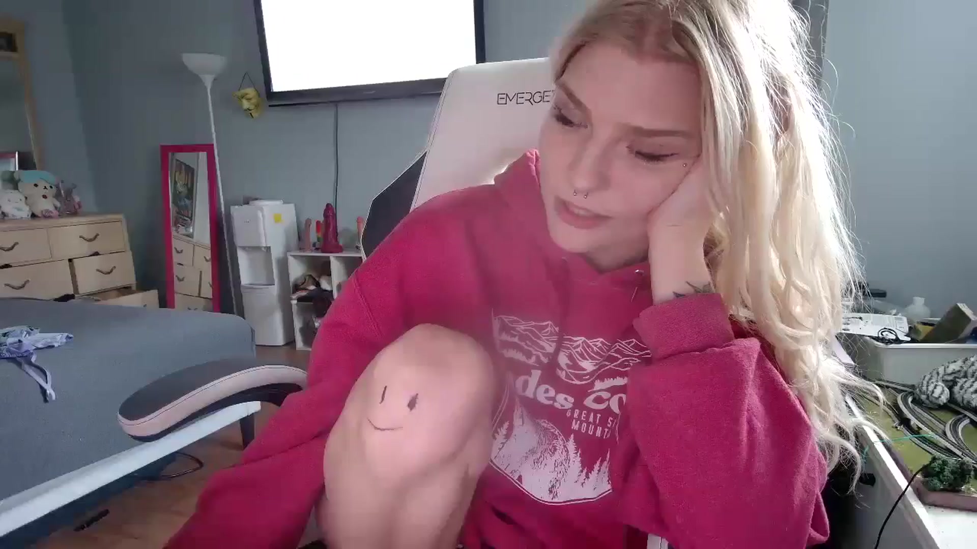 Gallery image thumbnail from DuckChan0's myfreecams stream on, 11/13/2024, 15:25 image 9 of 20