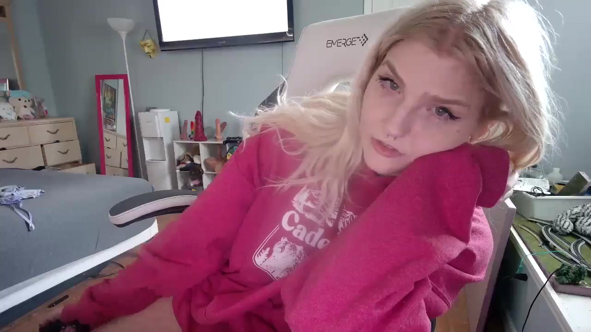 Gallery image thumbnail from DuckChan0's myfreecams stream on, 11/13/2024, 15:25 image 7 of 20
