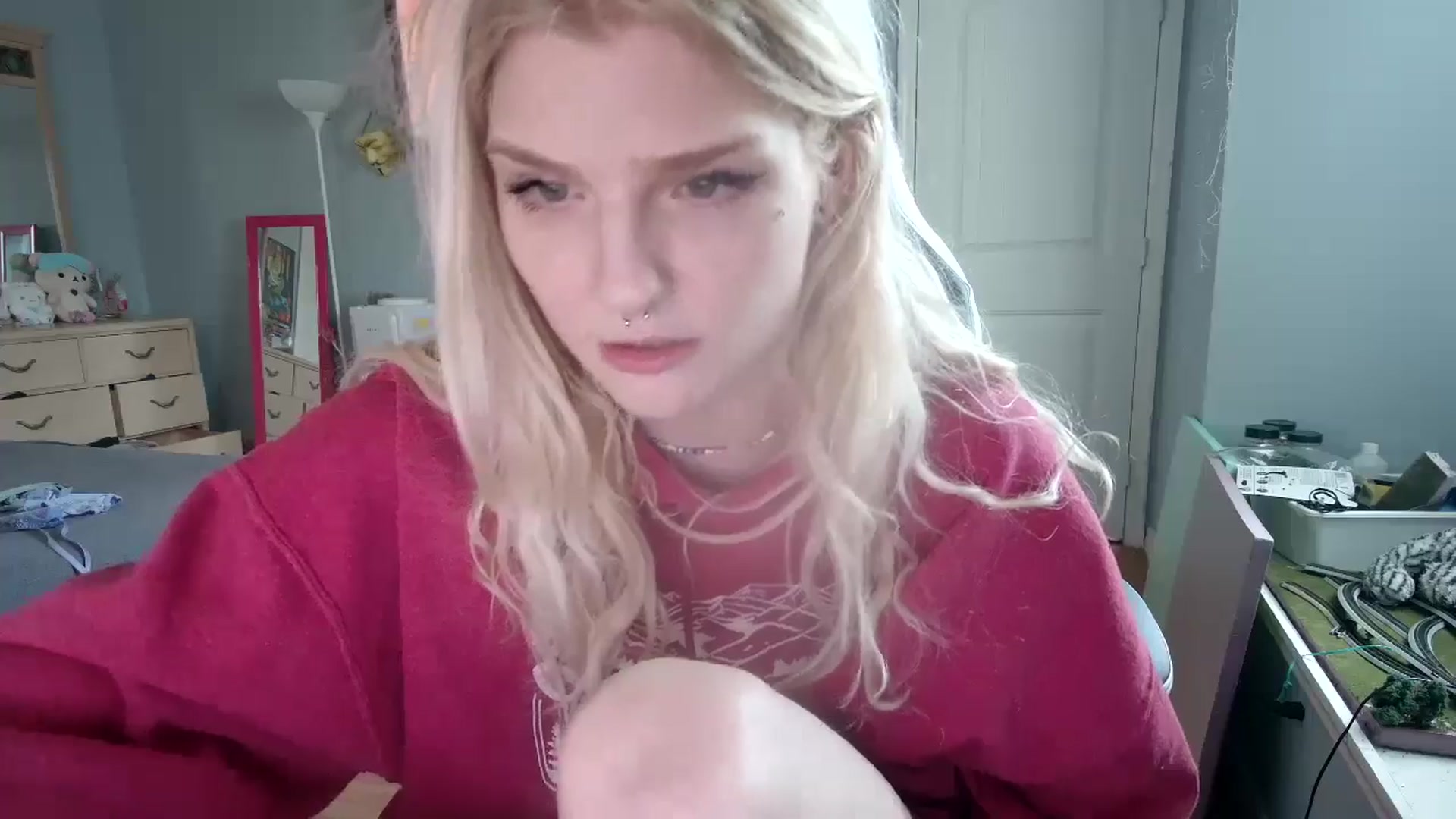 Gallery image thumbnail from DuckChan0's myfreecams stream on, 11/13/2024, 16:28 image 16 of 20