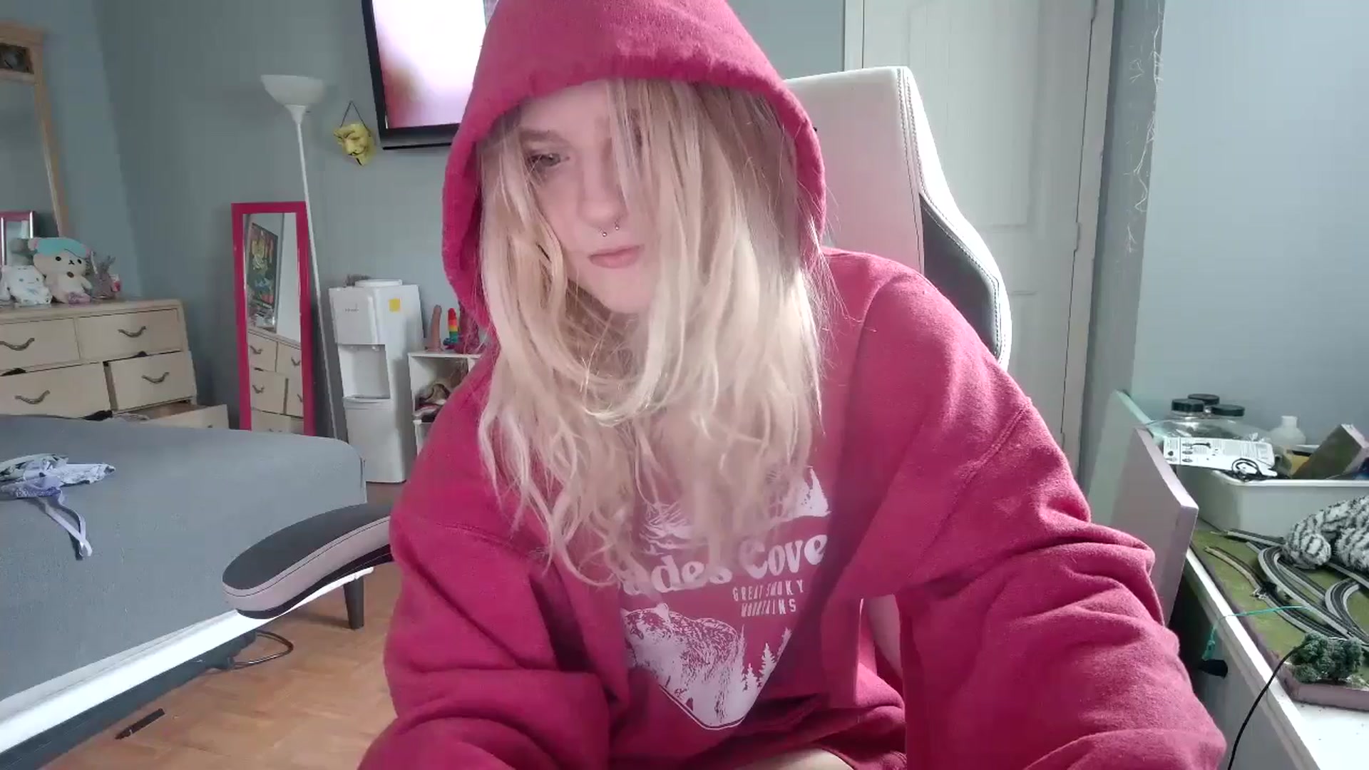 Gallery image thumbnail from DuckChan0's myfreecams stream on, 11/13/2024, 16:28 image 7 of 20