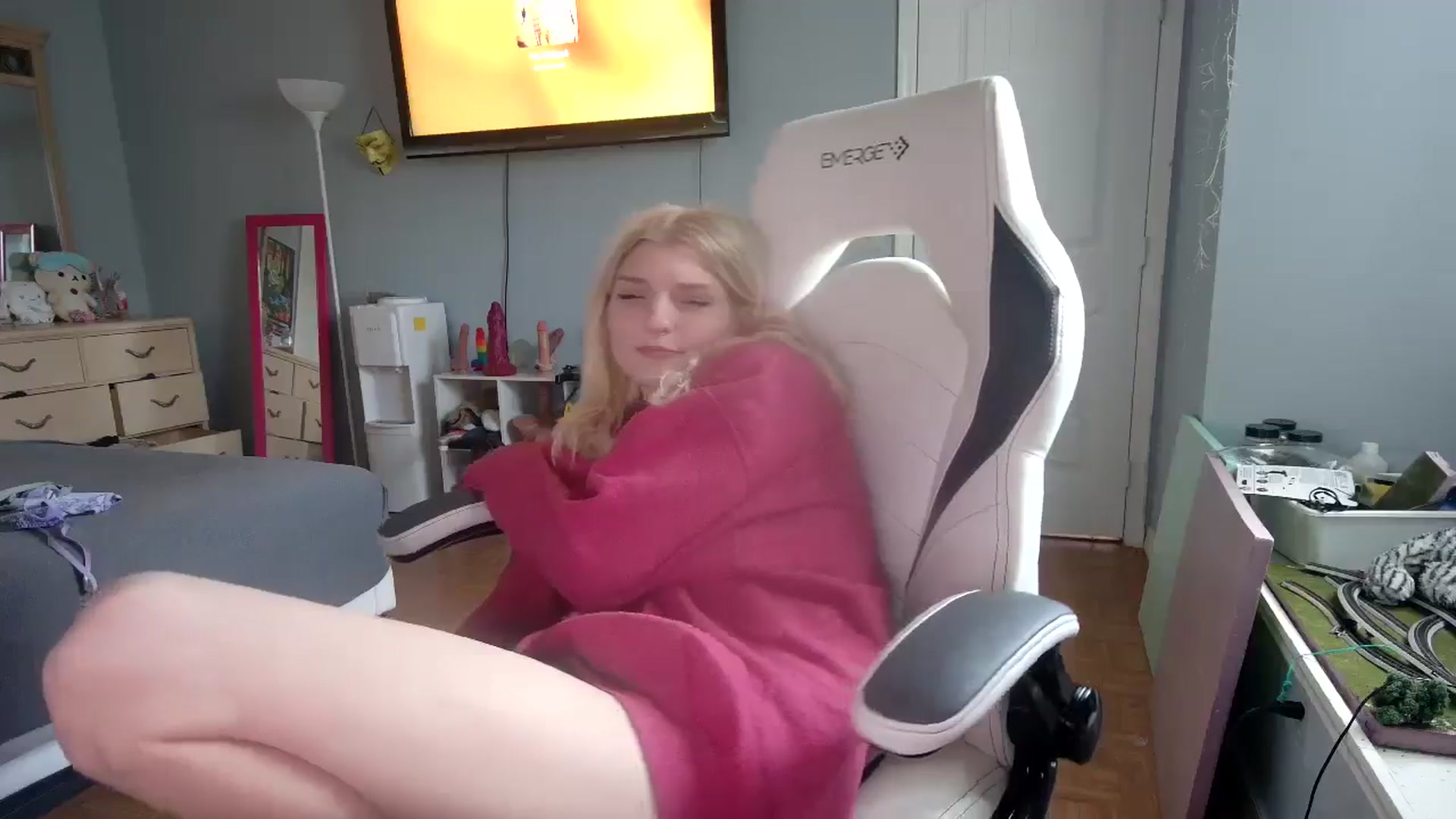 Gallery image thumbnail from DuckChan0's myfreecams stream on, 11/13/2024, 16:28 image 15 of 20