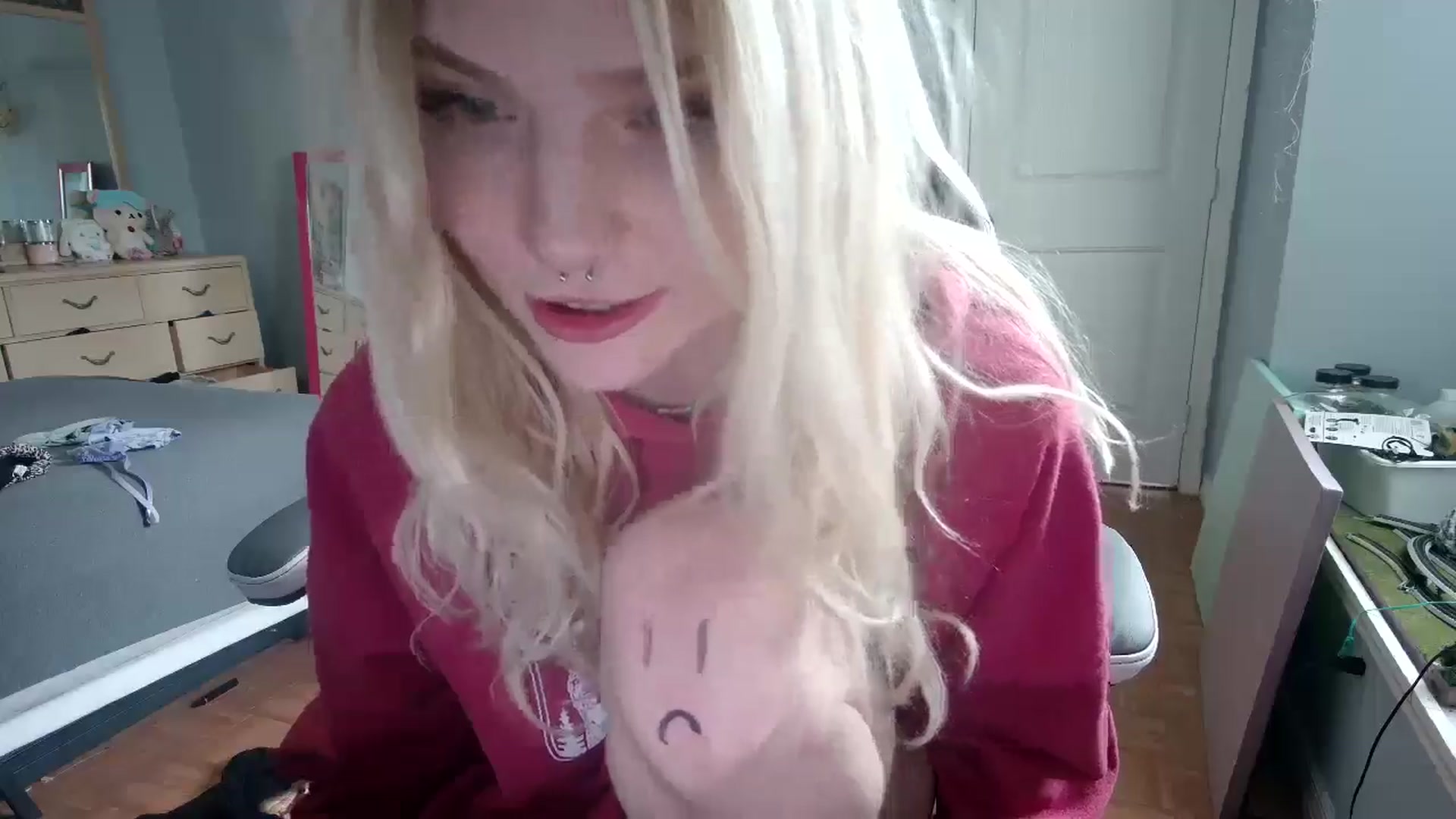 Gallery image thumbnail from DuckChan0's myfreecams stream on, 11/13/2024, 16:41 image 15 of 20