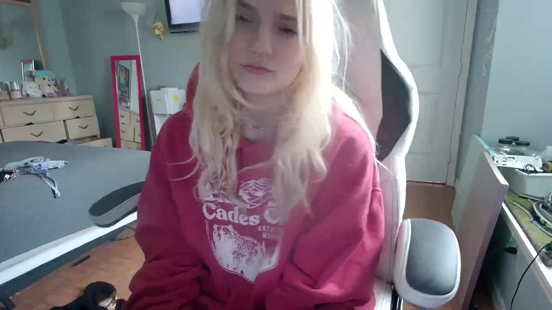Gallery image thumbnail from DuckChan0's myfreecams stream on, 11/13/2024, 16:41 image 11 of 20