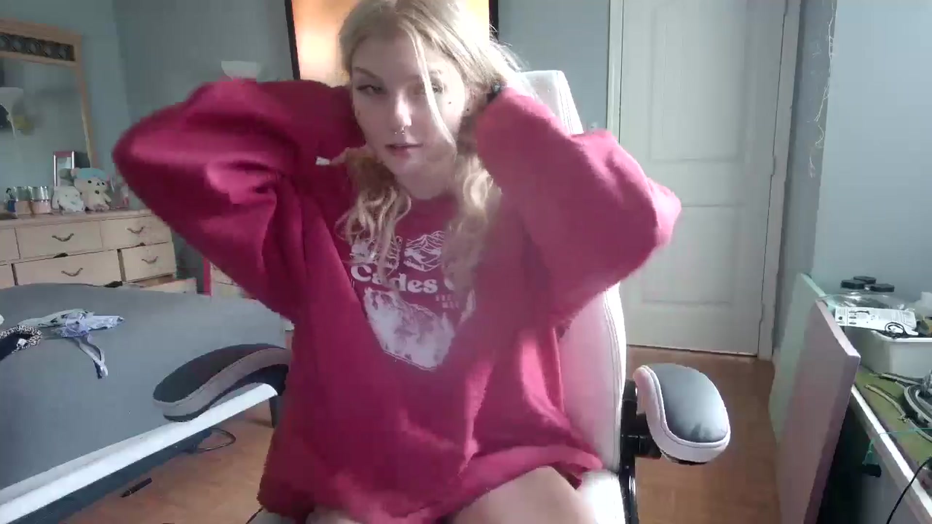 Gallery image thumbnail from DuckChan0's myfreecams stream on, 11/13/2024, 16:41 image 17 of 20