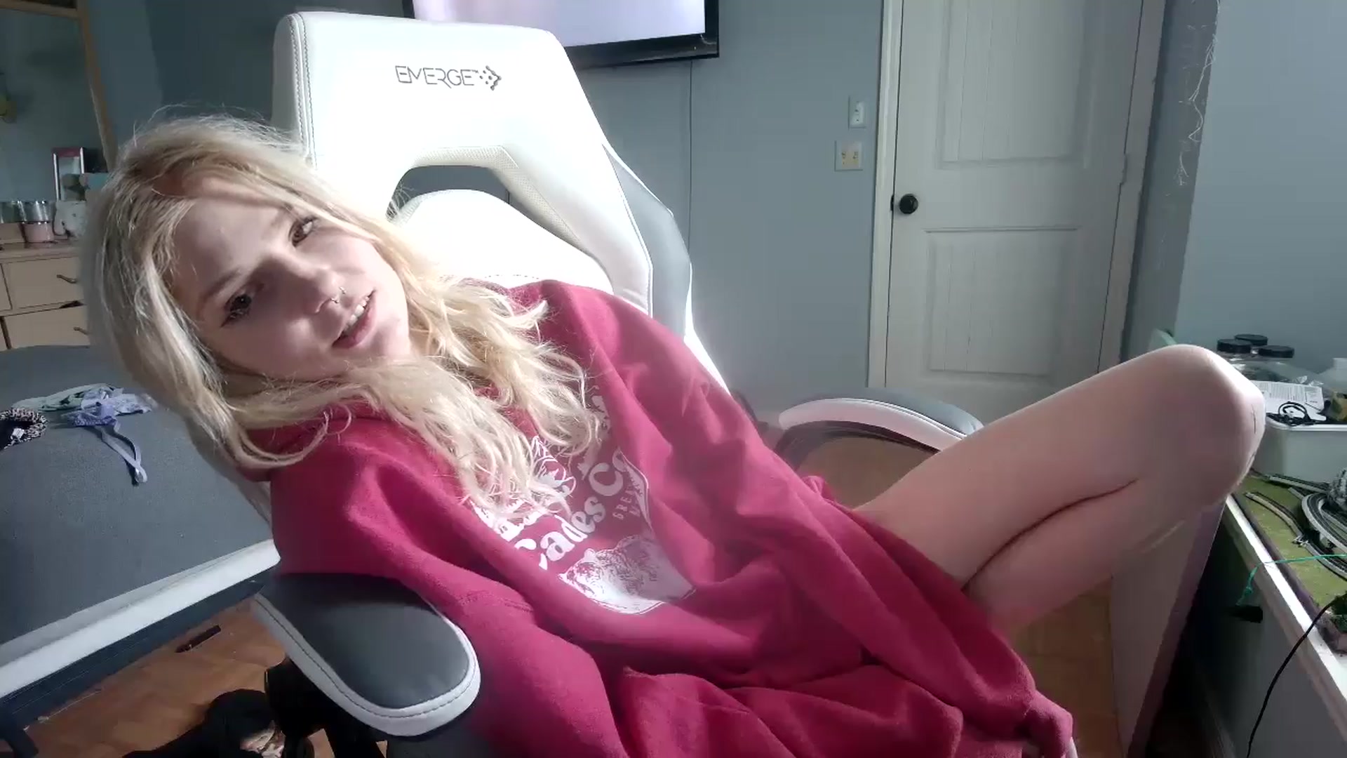 Gallery image thumbnail from DuckChan0's myfreecams stream on, 11/13/2024, 16:41 image 13 of 20