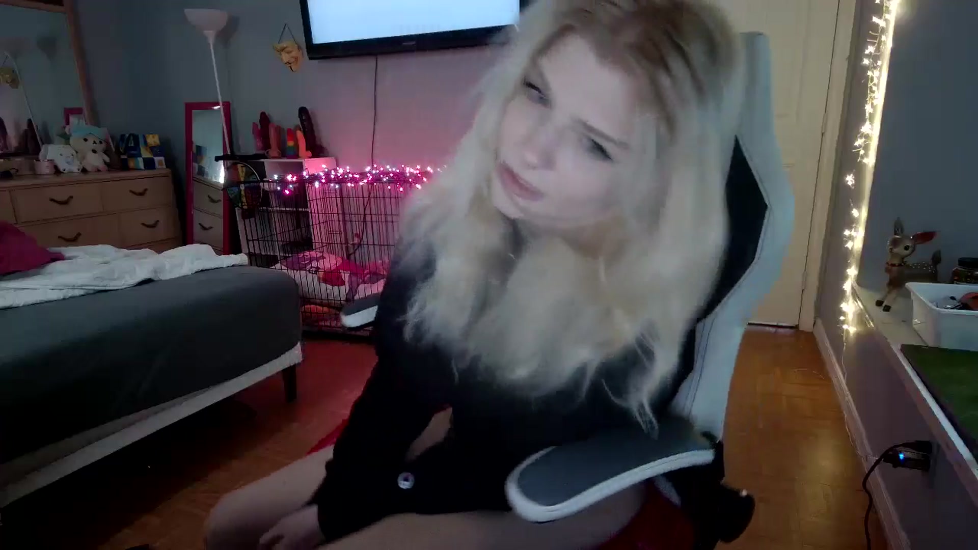 Gallery image thumbnail from DuckChan0's myfreecams stream on, 11/14/2024, 14:39 image 3 of 20