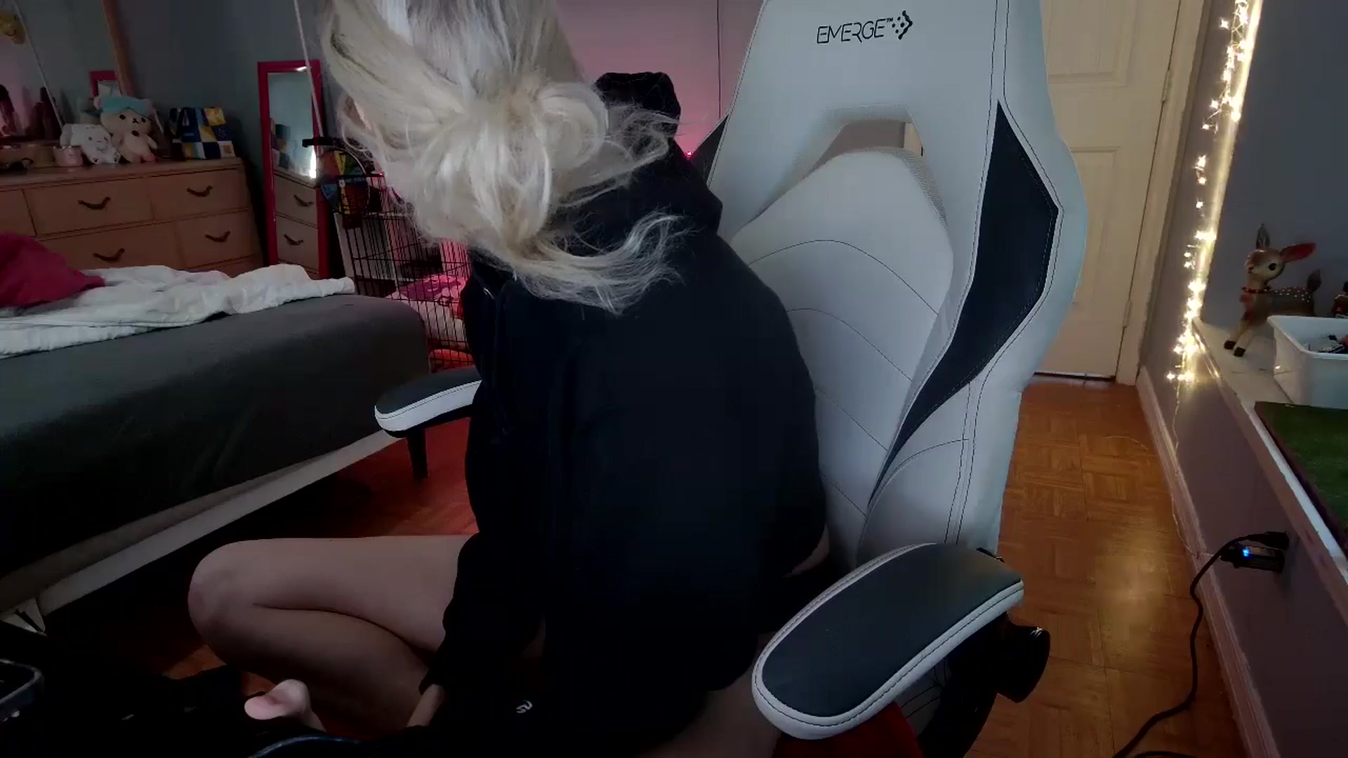 Gallery image thumbnail from DuckChan0's myfreecams stream on, 11/14/2024, 14:39 image 10 of 20