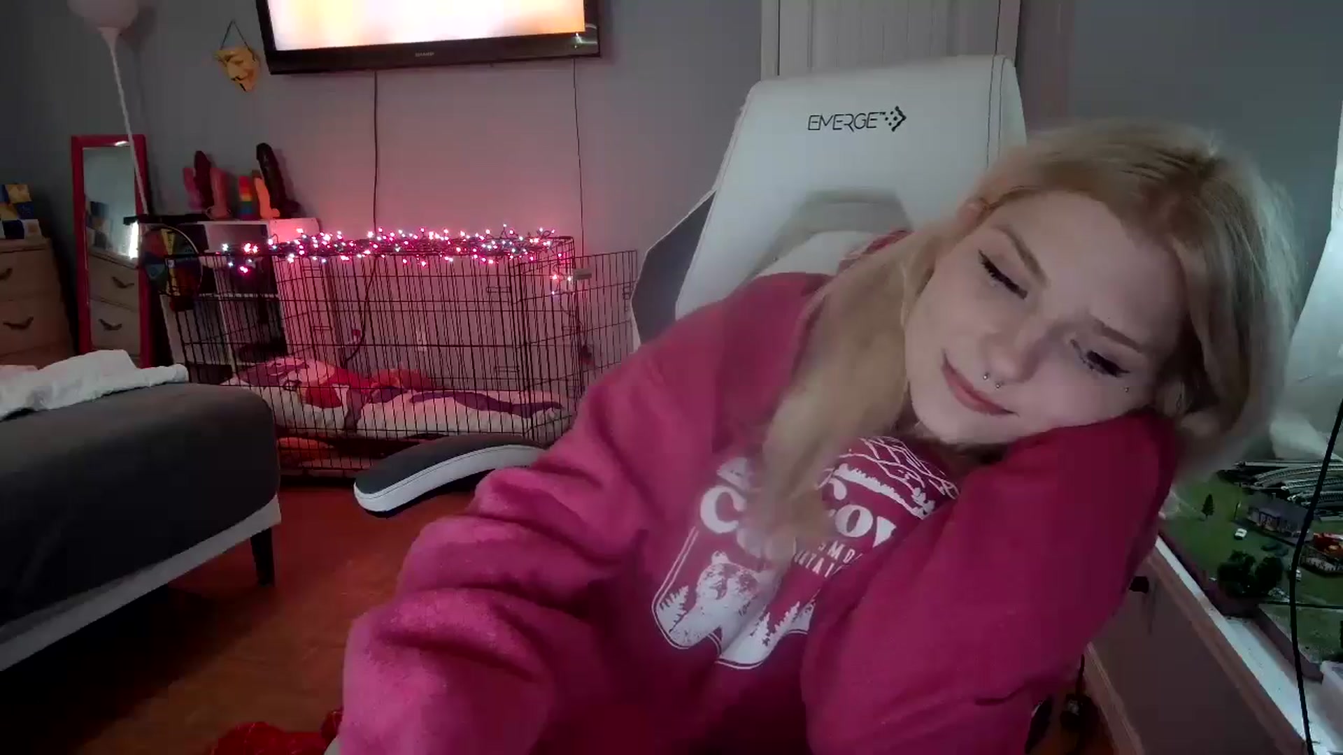 Gallery image thumbnail from DuckChan0's myfreecams stream on, 11/14/2024, 15:59 image 6 of 20
