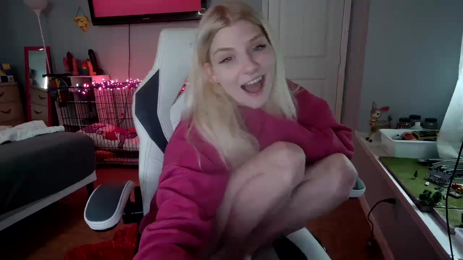 Gallery image thumbnail from DuckChan0's myfreecams stream on, 11/14/2024, 15:59 image 8 of 20
