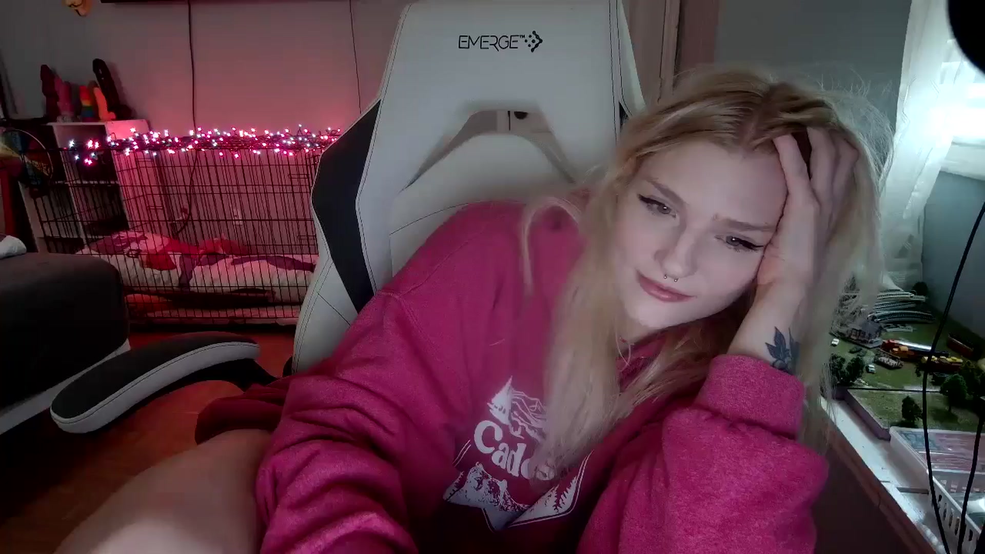Gallery image thumbnail from DuckChan0's myfreecams stream on, 11/14/2024, 17:48 image 1 of 20