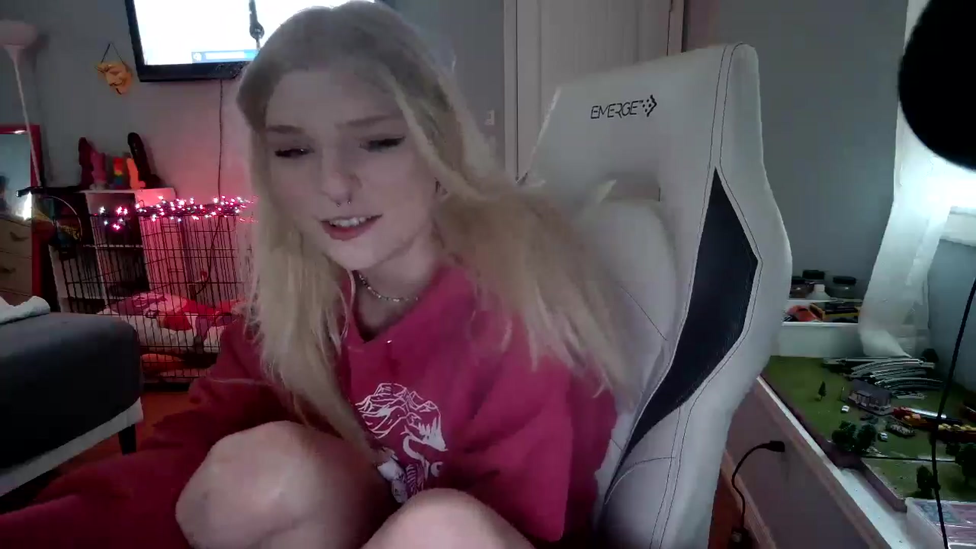 Gallery image thumbnail from DuckChan0's myfreecams stream on, 11/14/2024, 17:48 image 3 of 20