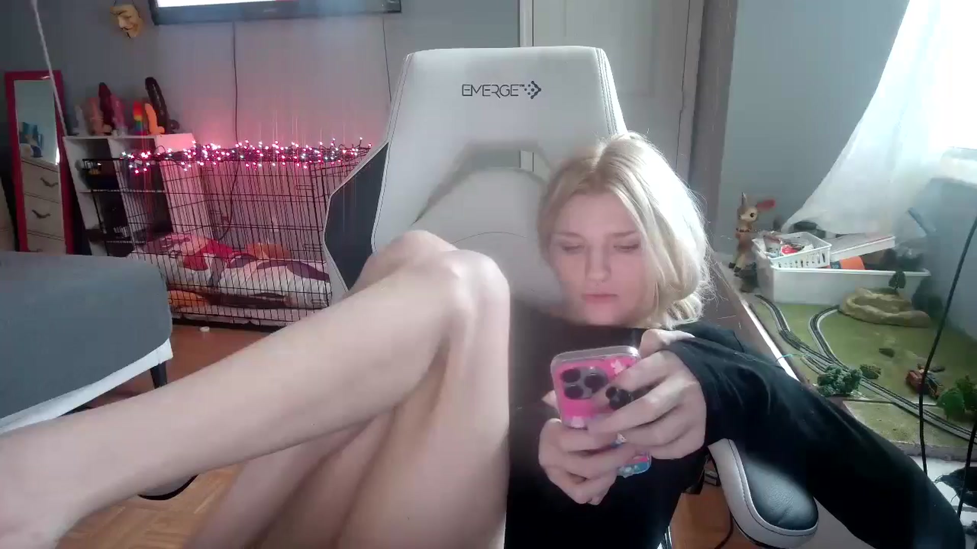 Gallery image thumbnail from DuckChan0's myfreecams stream on, 11/15/2024, 15:08 image 12 of 20