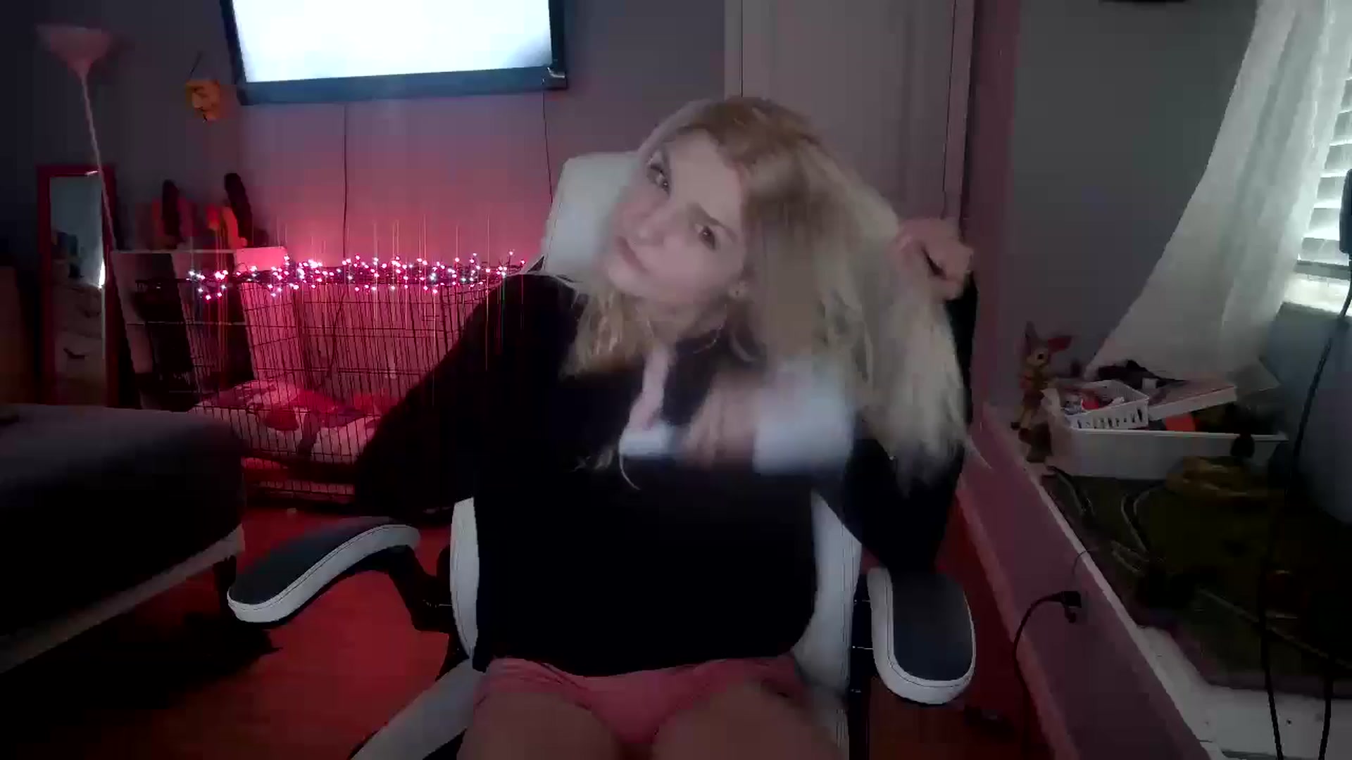 Gallery image thumbnail from DuckChan0's myfreecams stream on, 11/15/2024, 15:08 image 4 of 20