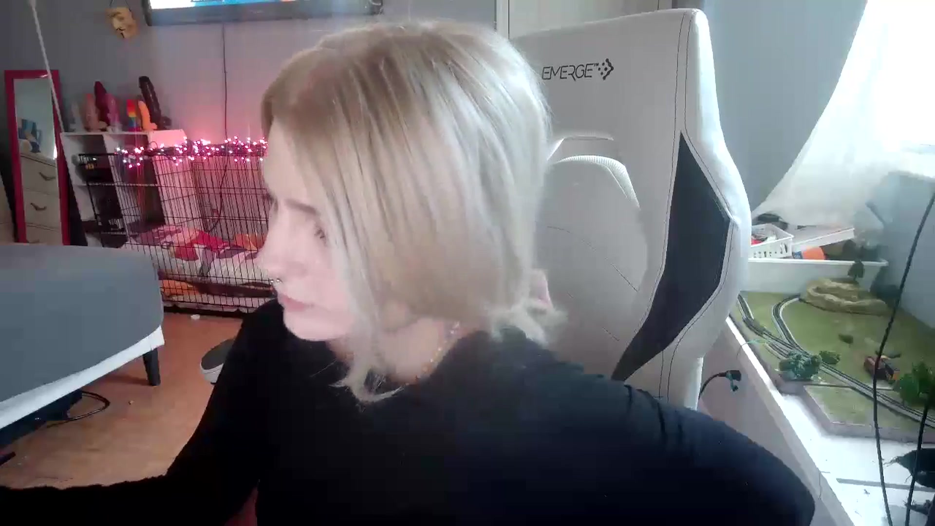 Gallery image thumbnail from DuckChan0's myfreecams stream on, 11/15/2024, 15:08 image 14 of 20