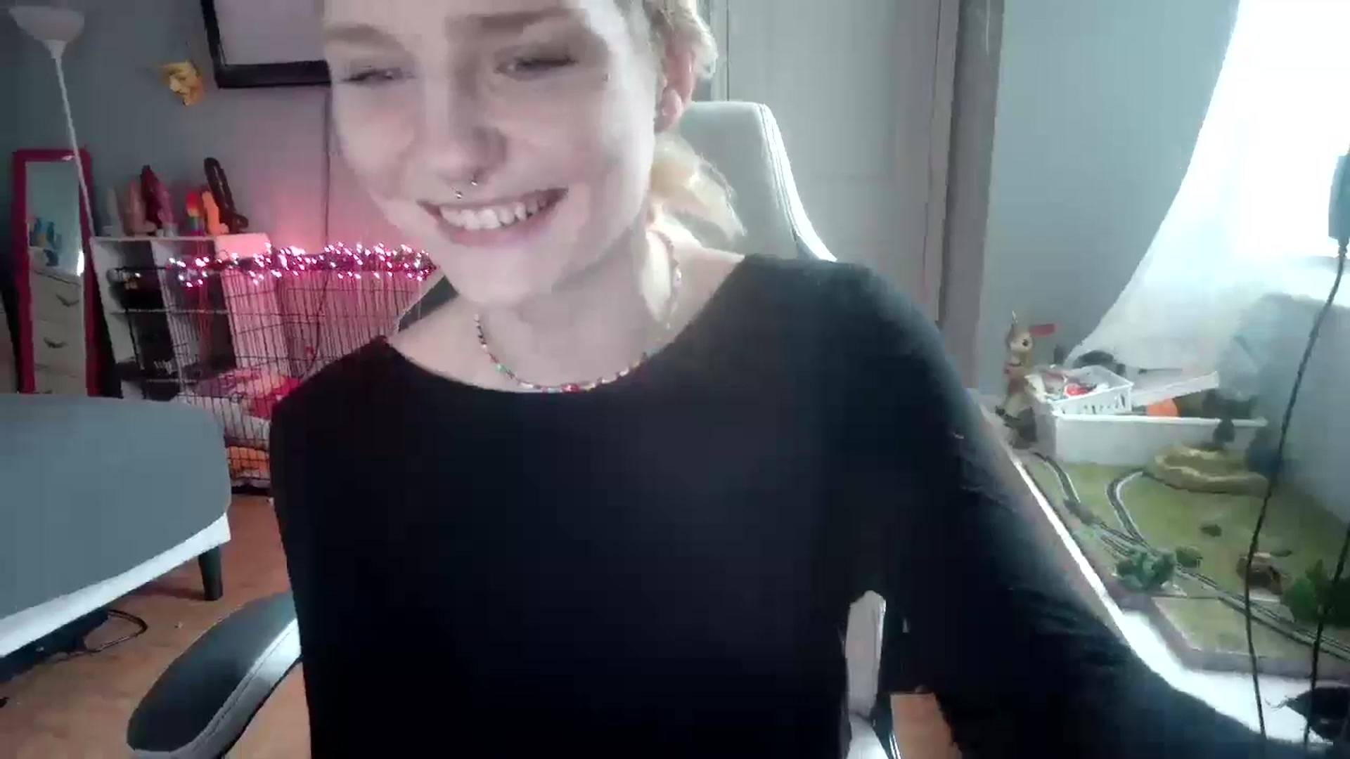 Gallery image thumbnail from DuckChan0's myfreecams stream on, 11/15/2024, 15:08 image 8 of 20