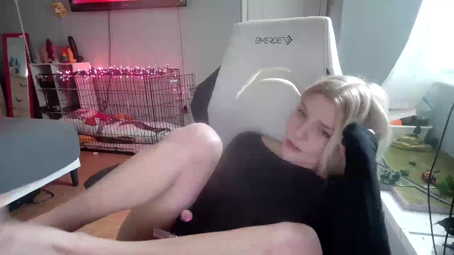 Gallery image thumbnail from DuckChan0's myfreecams stream on, 11/15/2024, 15:08 image 11 of 20