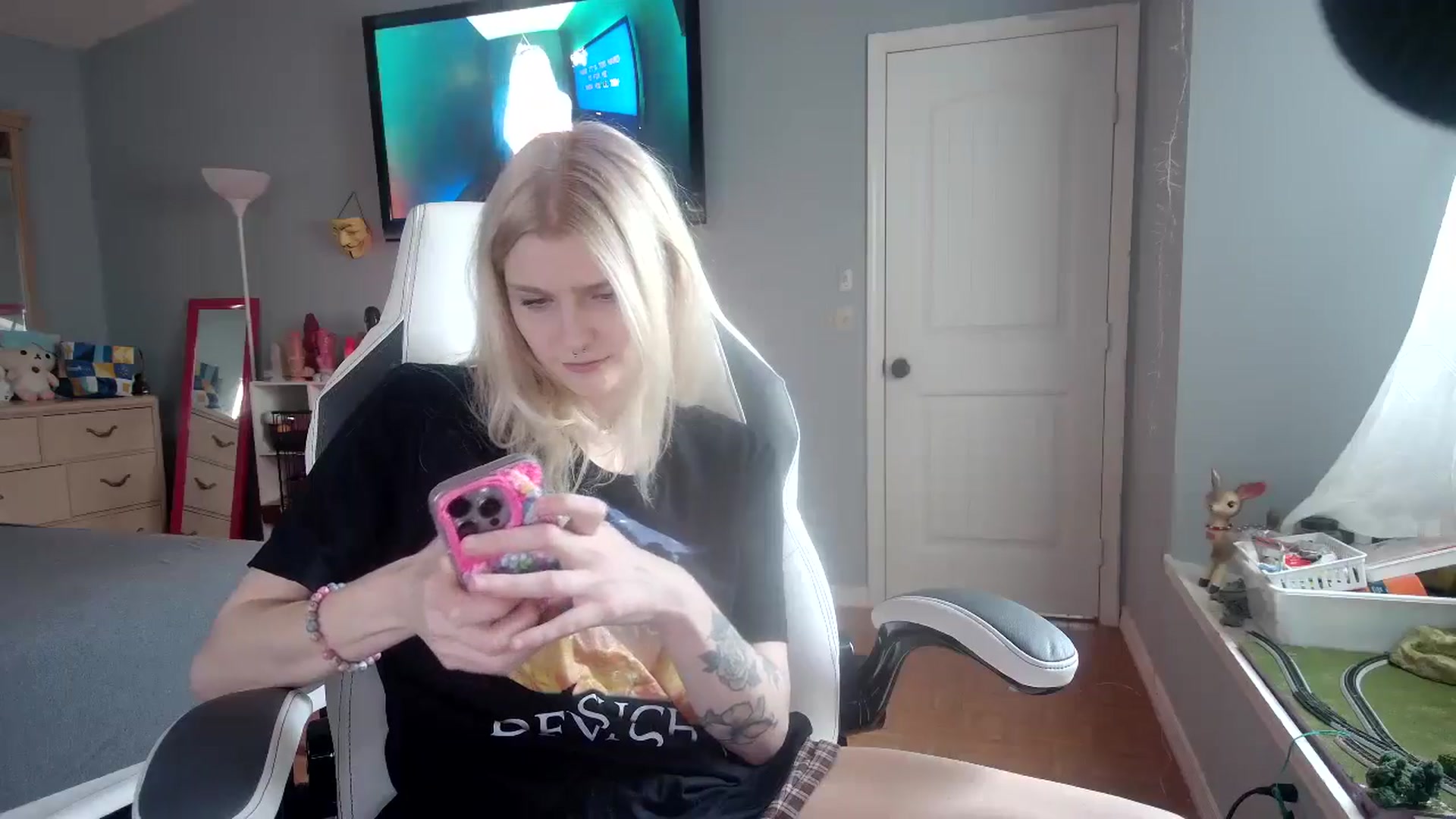 Gallery image thumbnail from DuckChan0's myfreecams stream on, 11/15/2024, 15:25 image 8 of 20
